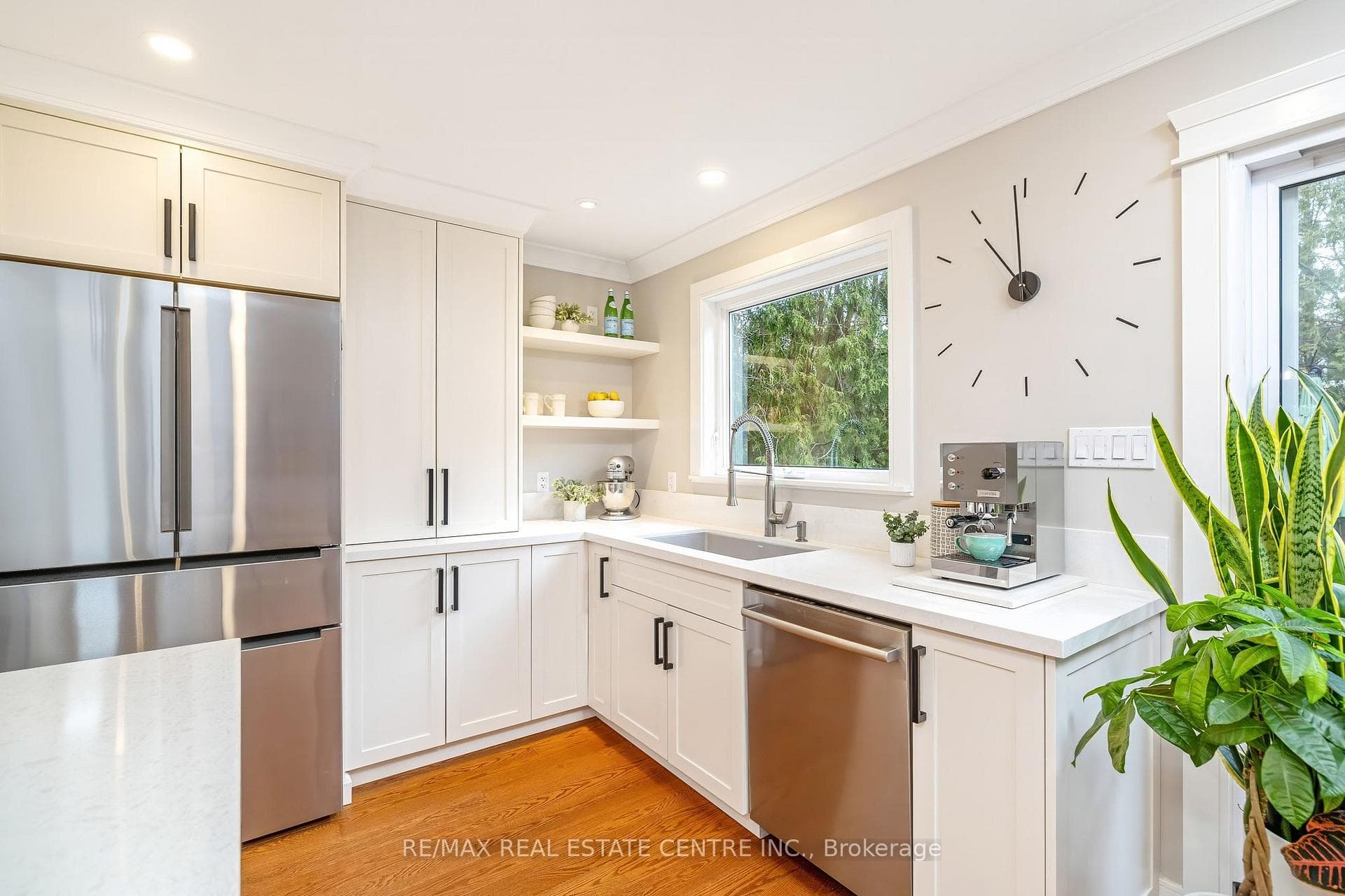 517 Farmstead Drive photo 8