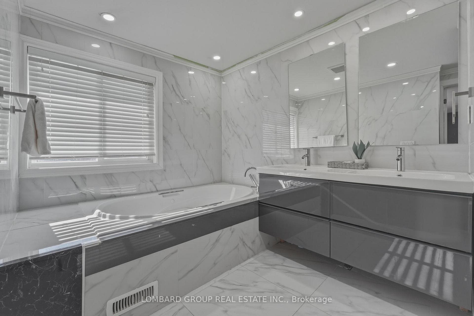 10 Whitmore Court photo 25