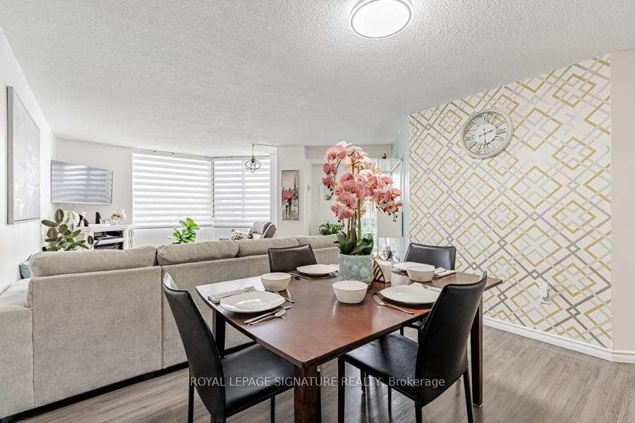 EXPANDABLE DINING ROOM TABLE