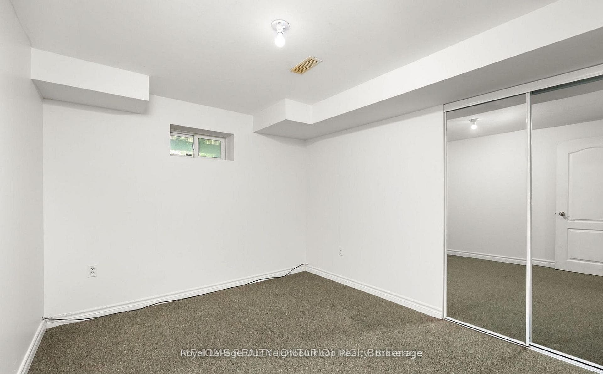 14 Tarsus Crescent Unit Bsmt 2 photo 9