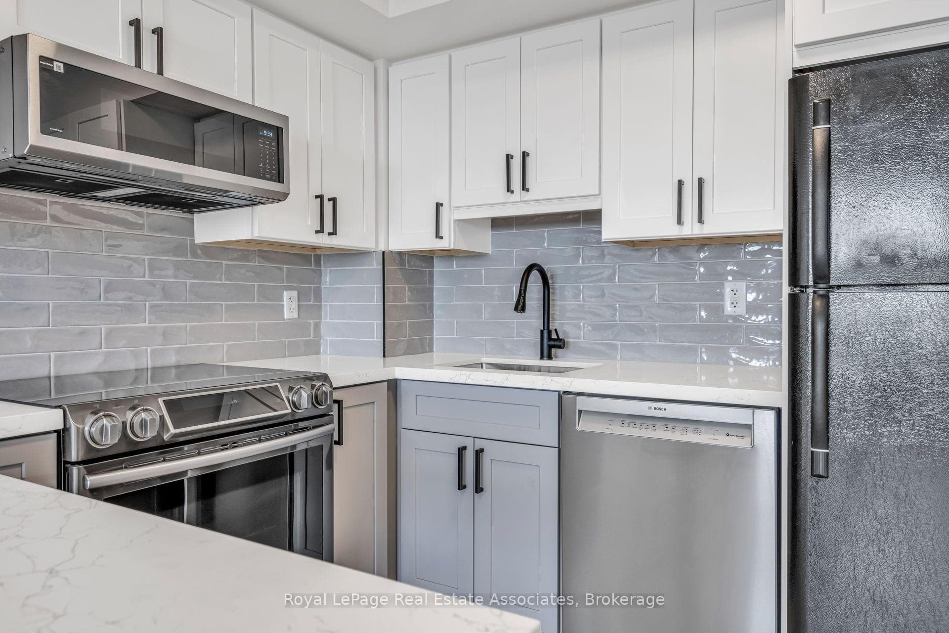 4 Elsinore Path Unit 706 photo 13