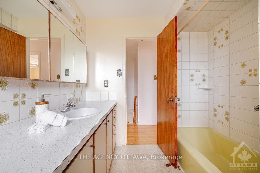 2097 MAYWOOD Street photo 22