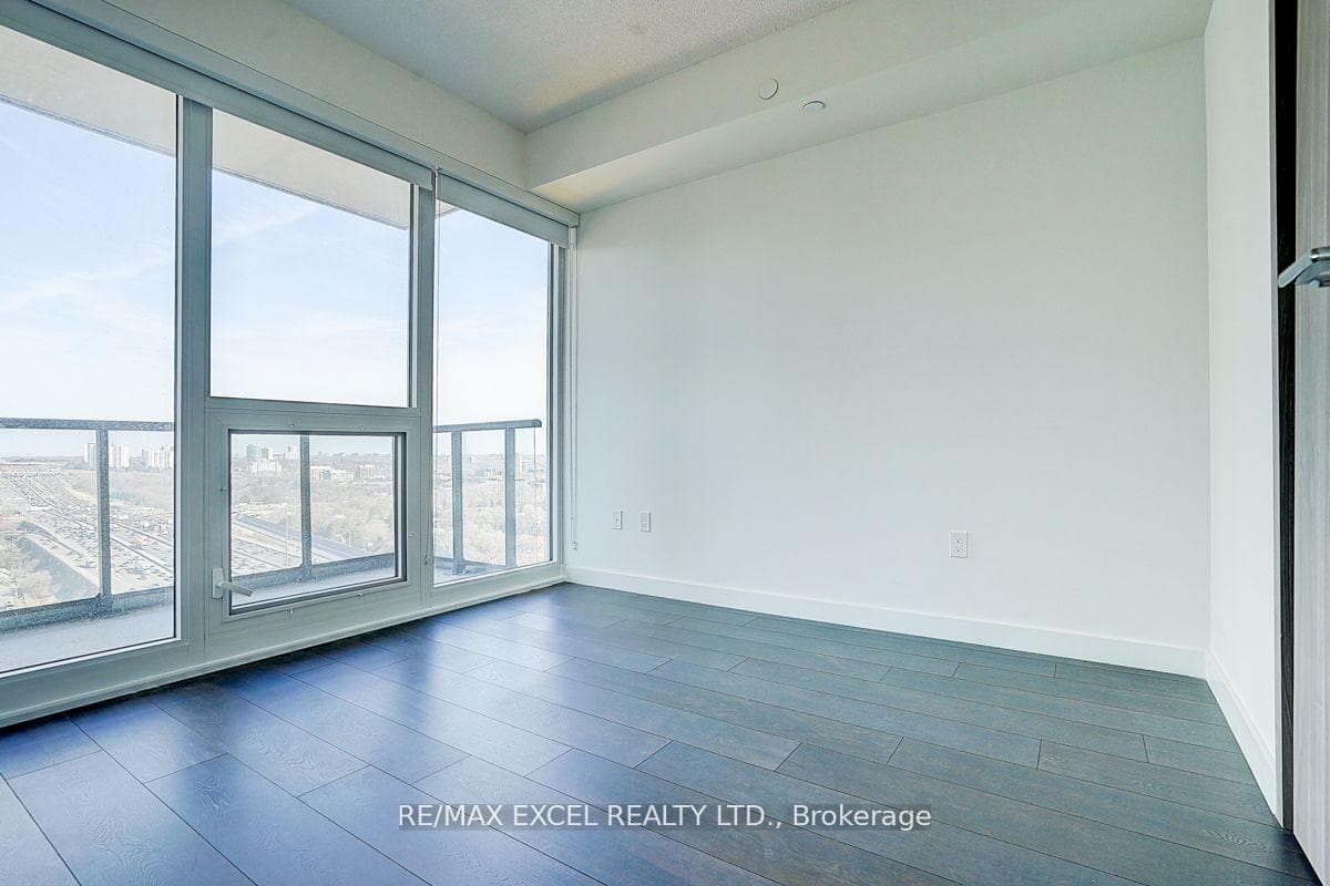 85 McMahon Drive Unit 2001 photo 18