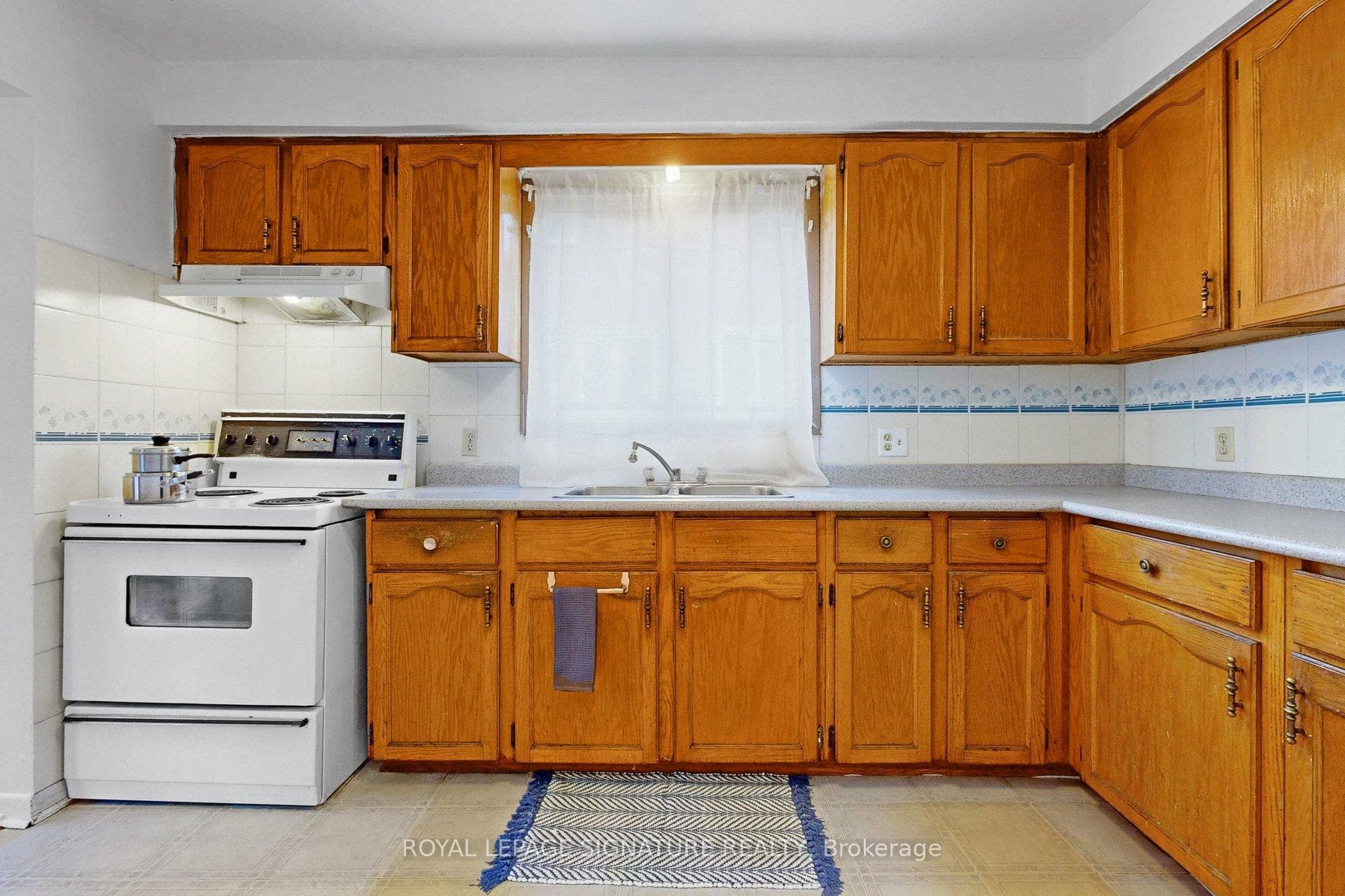 Kitchen - Alternate angle