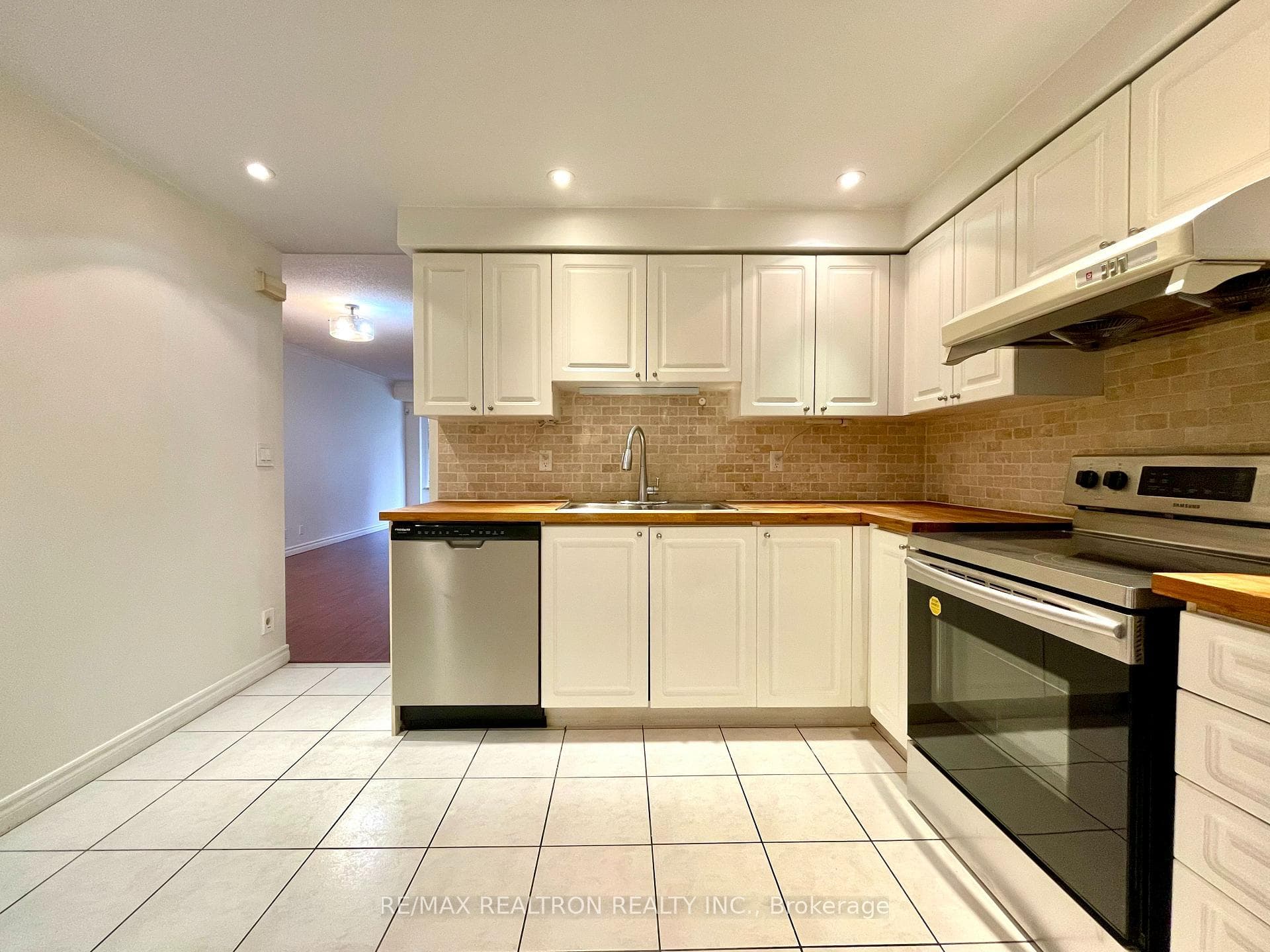 28 Sommerset Way Unit 1021 photo 9