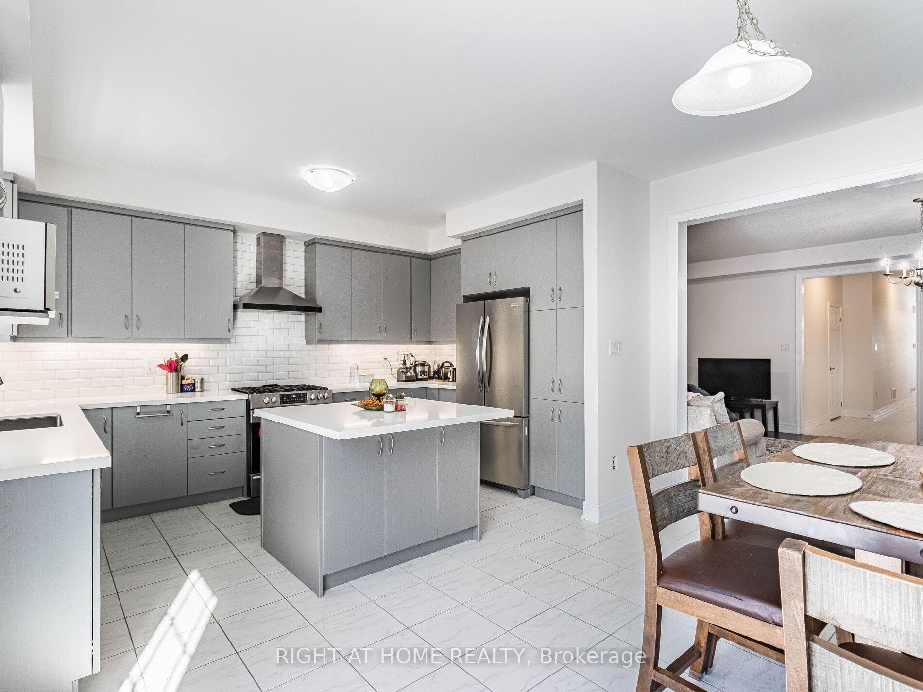 17 Overstone Road photo 16