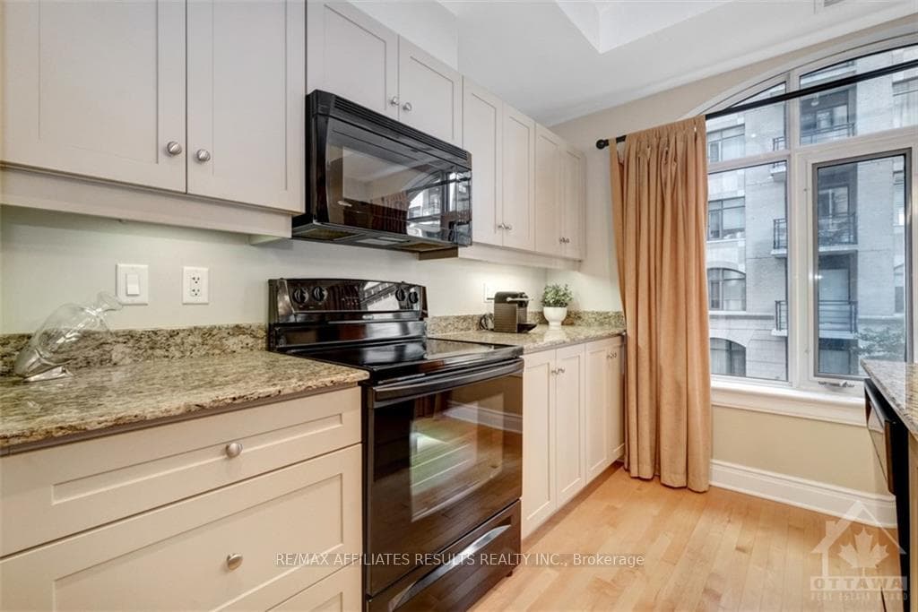 95 BRONSON Avenue Unit 403 photo 16