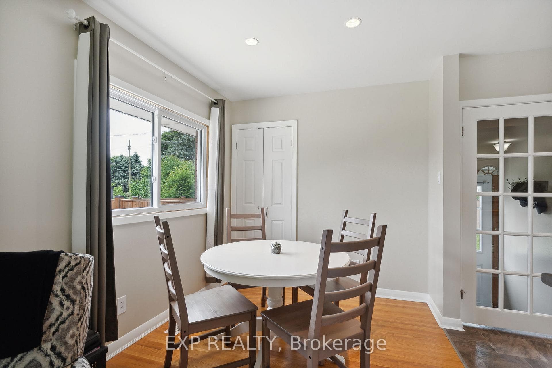 224 Irving Place photo 10