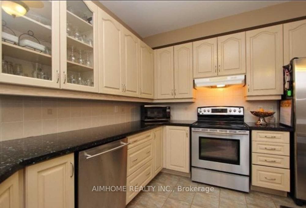 995 Beneford Road photo 5