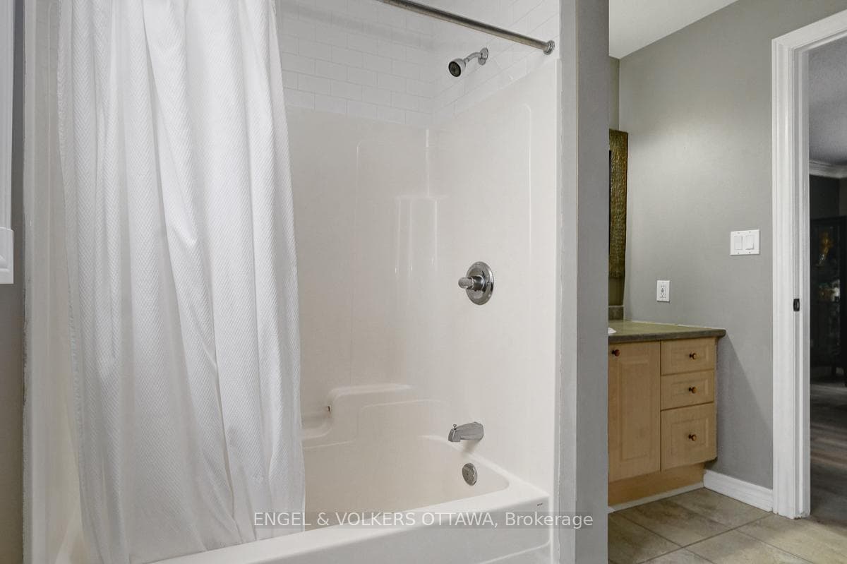 75 Lapointe Boulevard Unit 1A photo 20