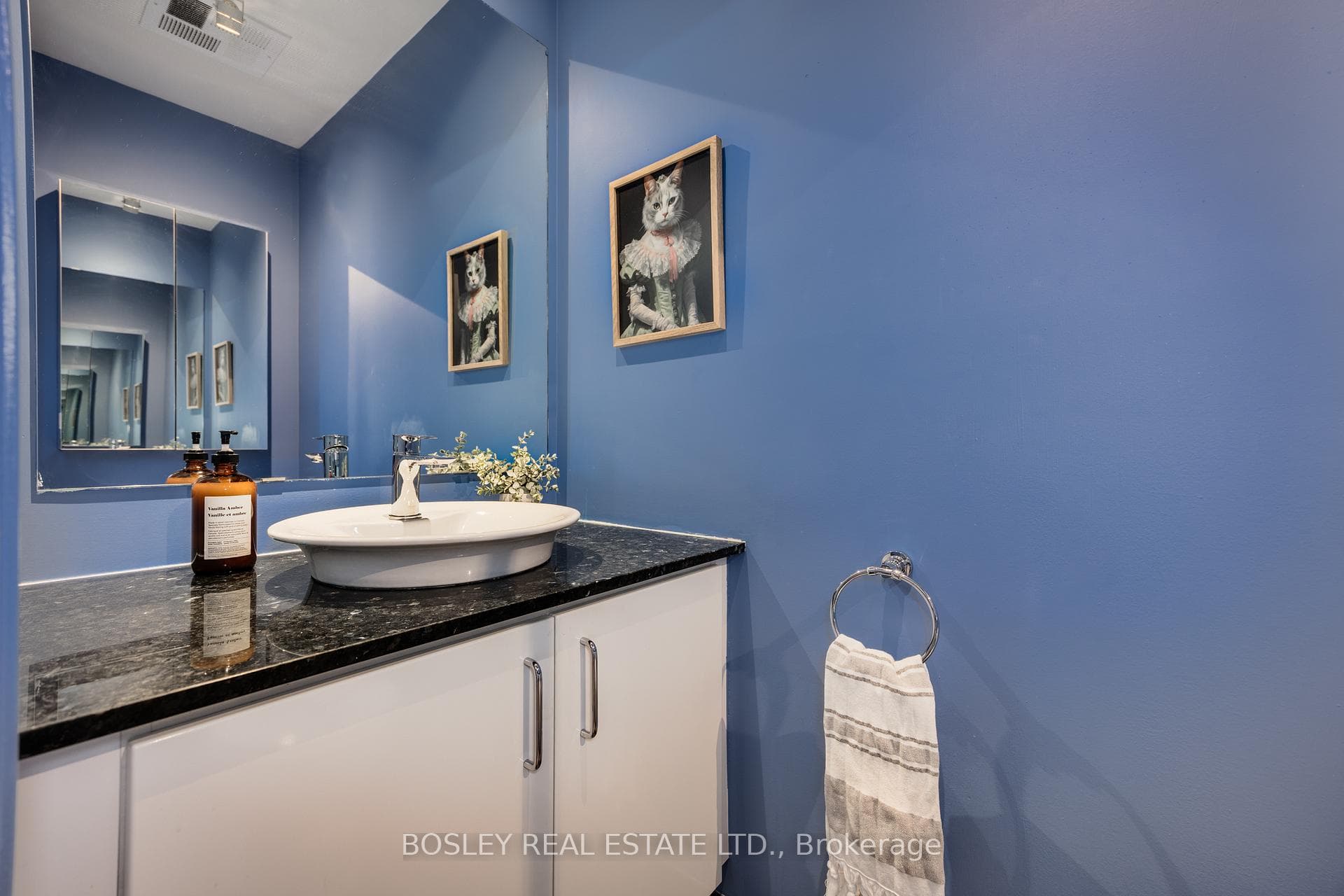 369 Sorauren Avenue Unit 211 photo 19