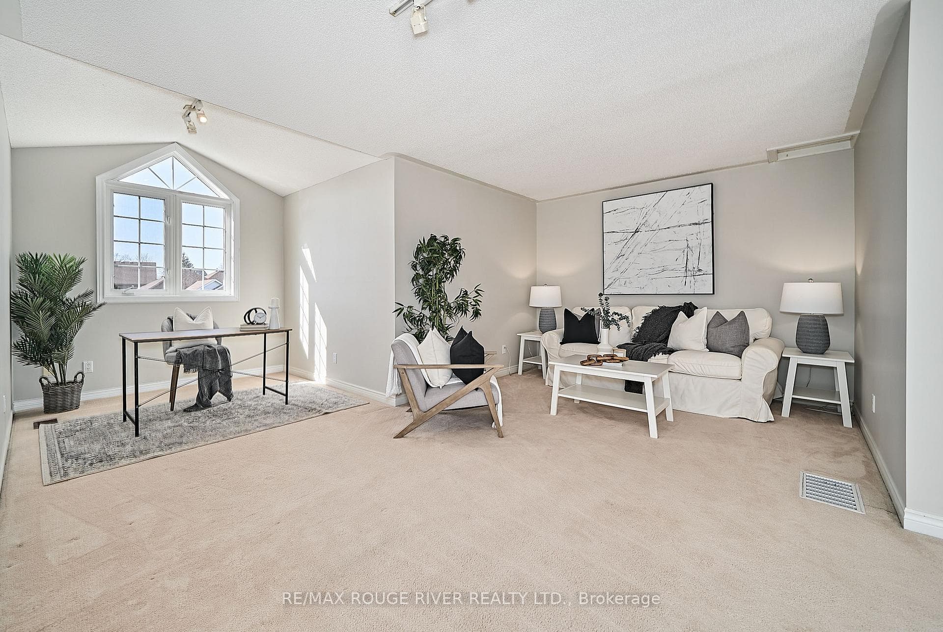 203 Waterbury Crescent photo 39