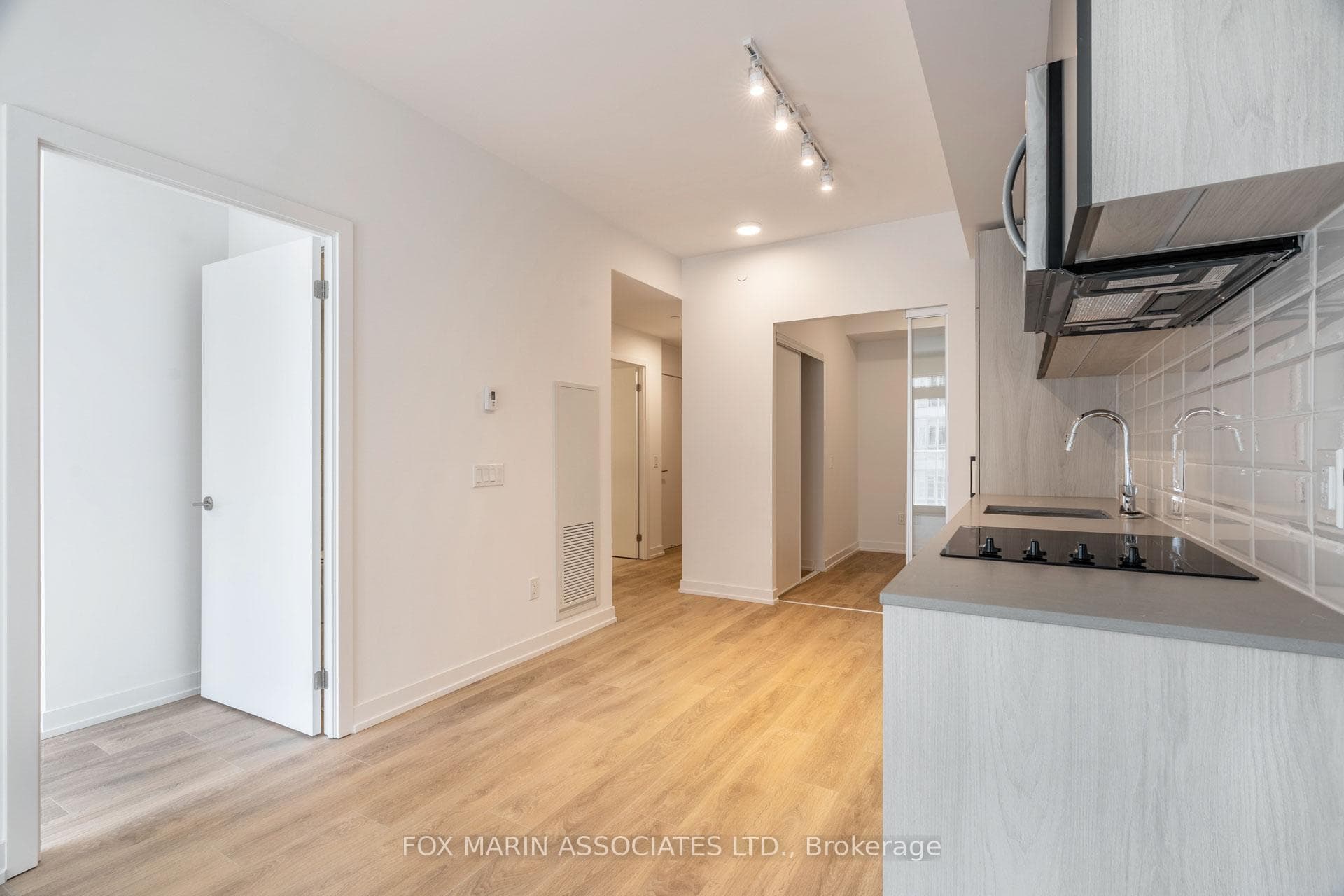 150 Logan Avenue Unit 525 photo 9