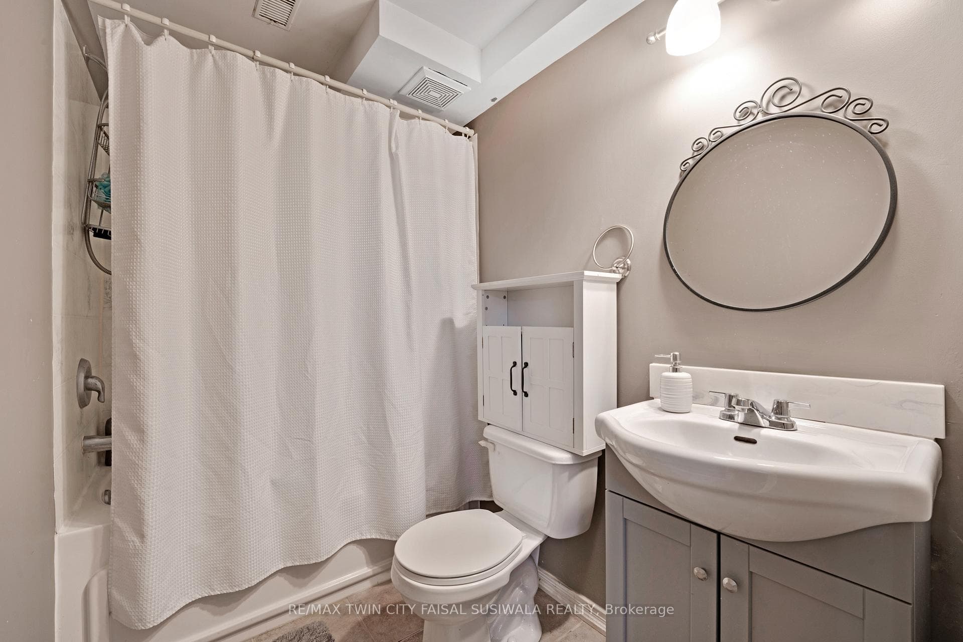 84 Wood Grove Crescent photo 41