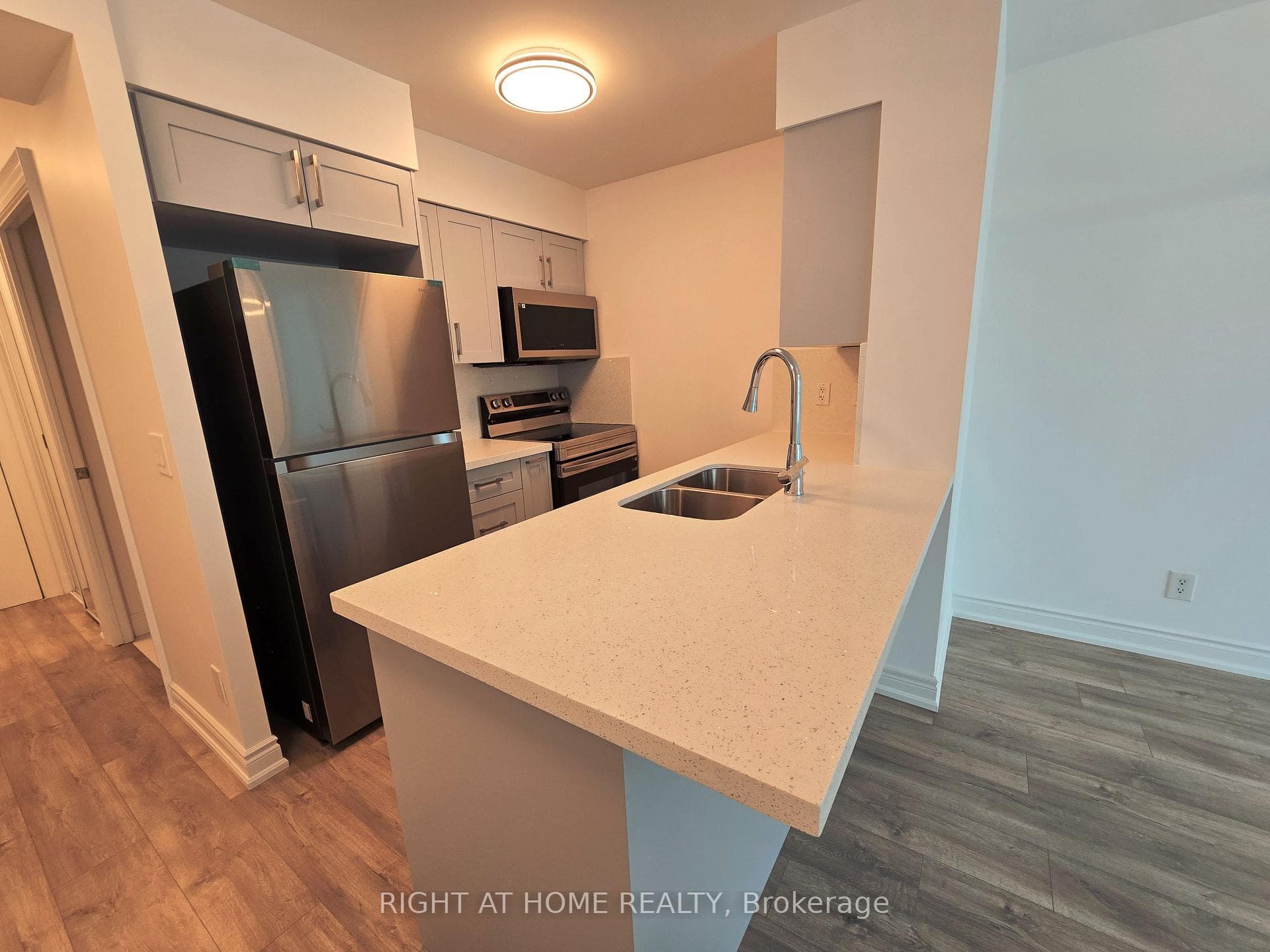 15 Greenview Avenue Unit 902 photo 10