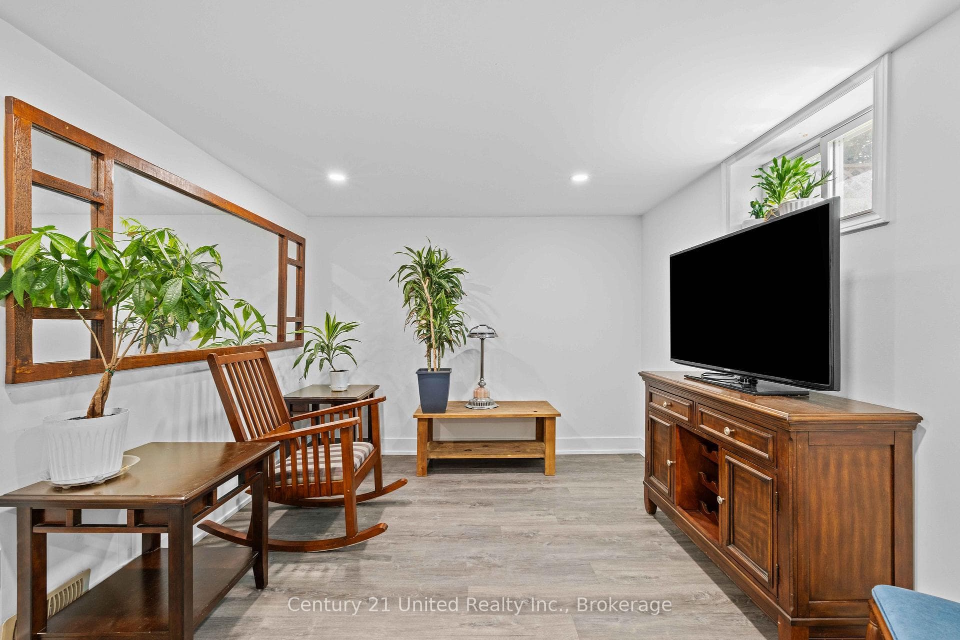 525 Howden Street photo 21