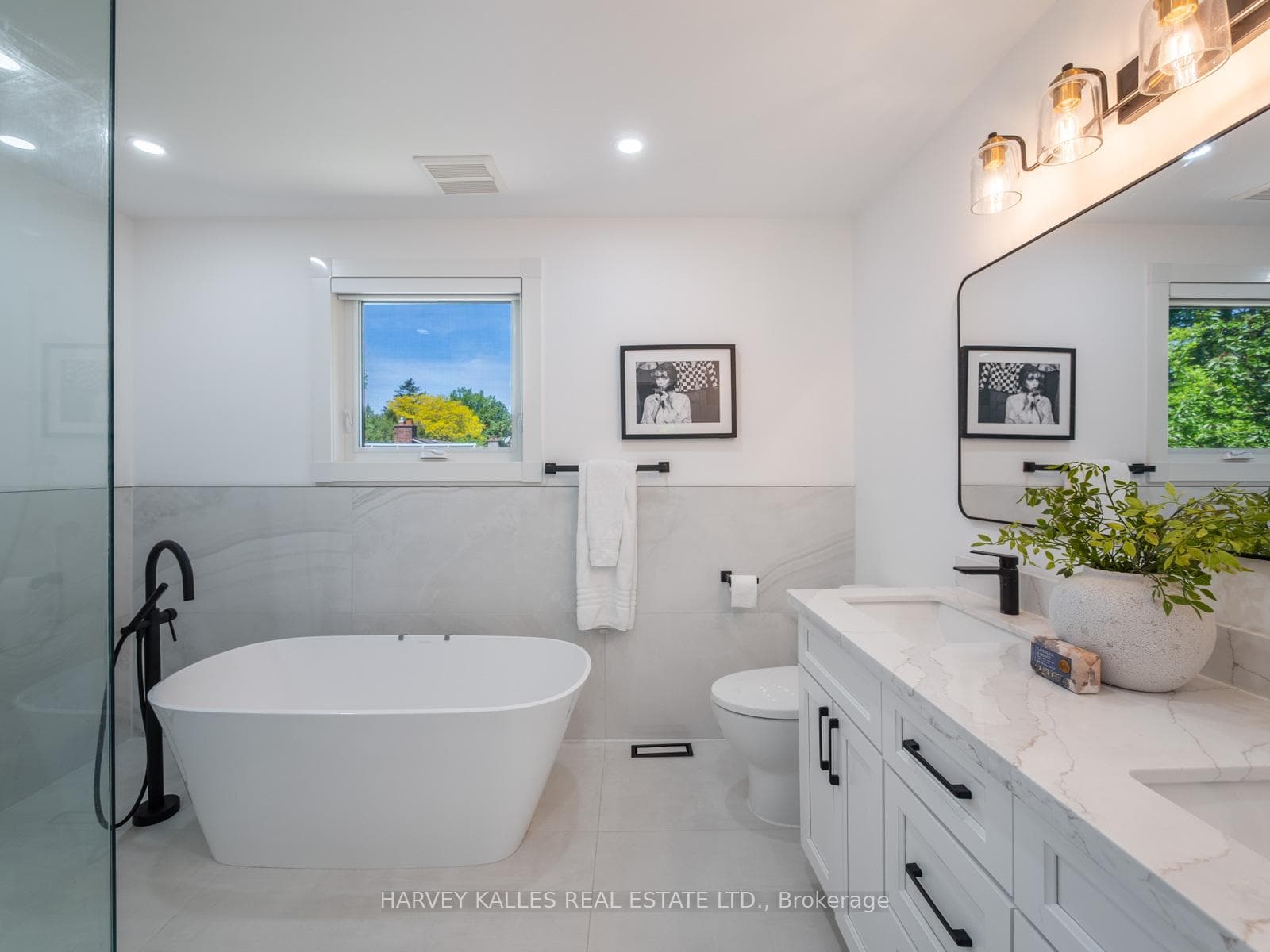 8 Caravan Drive photo 35