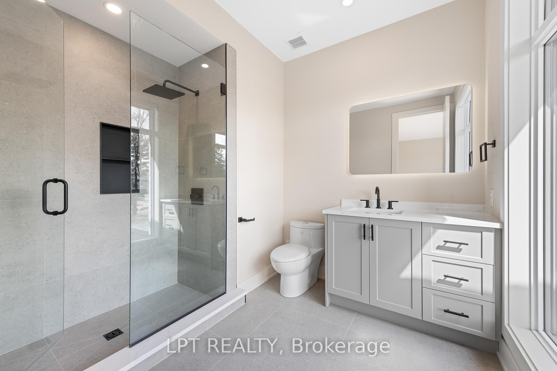 15 Briggs Avenue photo 35