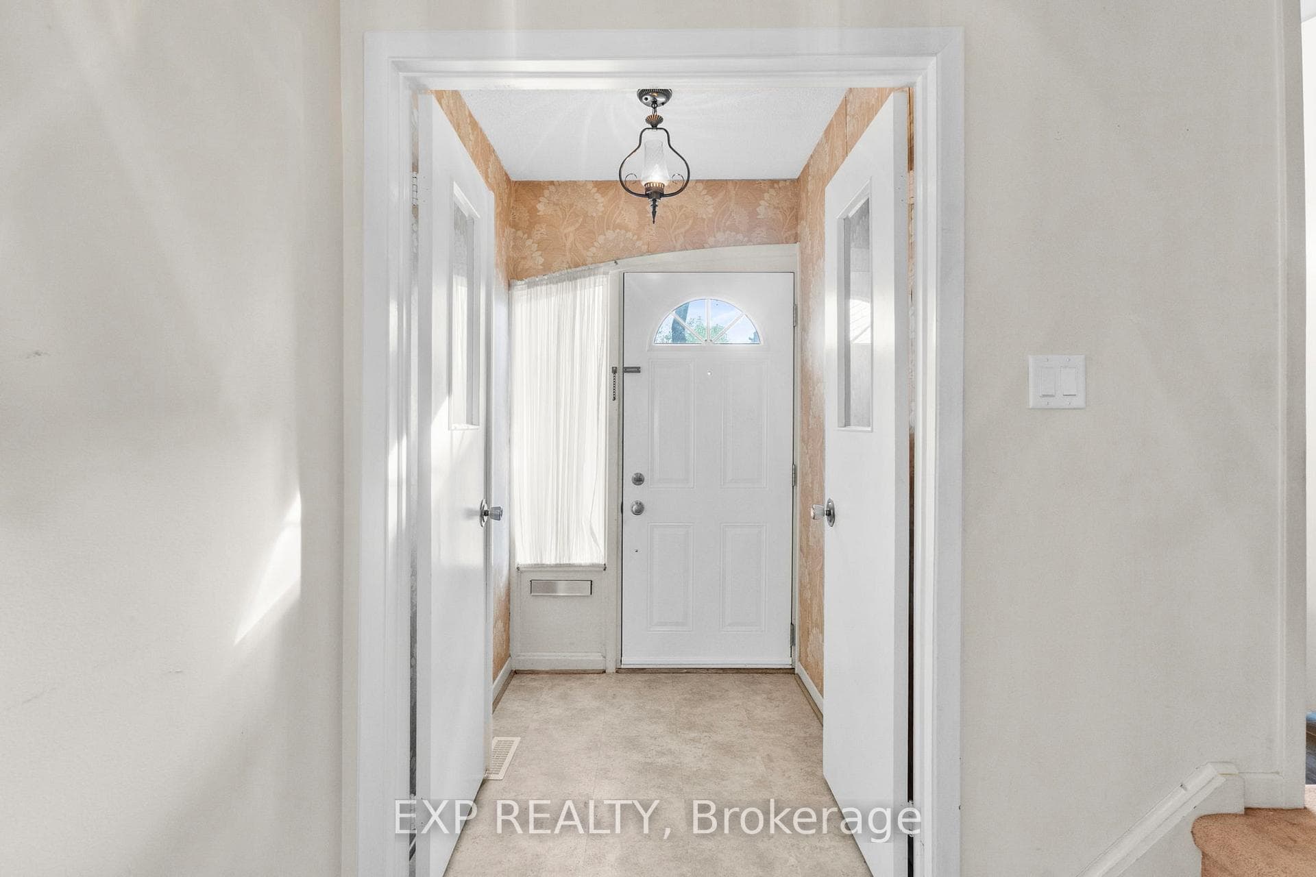 108 Flaming Rose Way photo 4