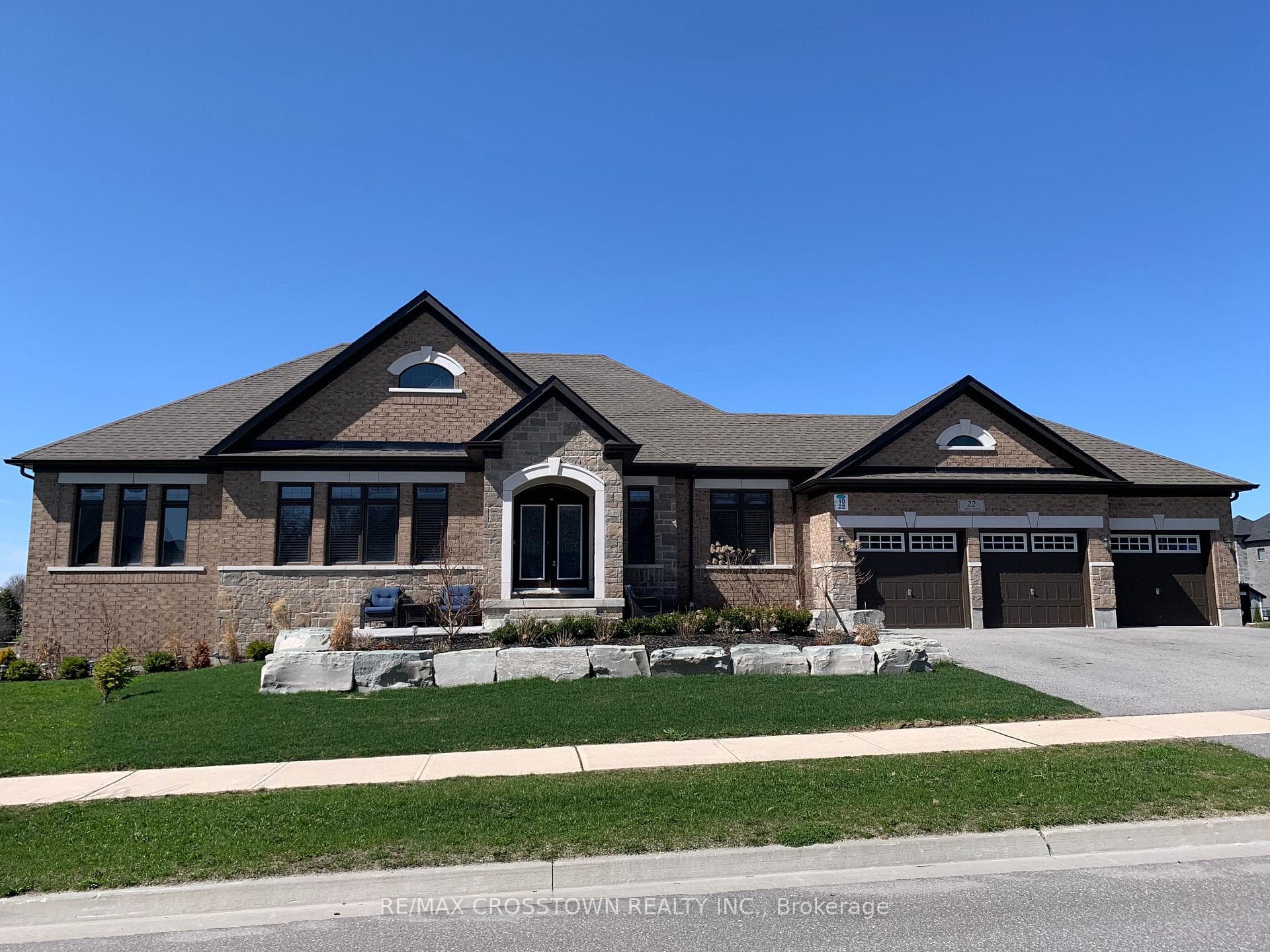 22 Stewart Crescent photo 1