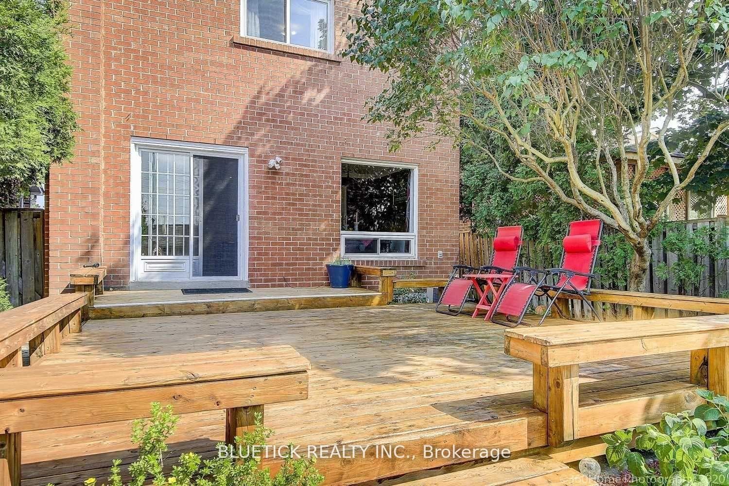 192 Simmons Boulevard photo 10
