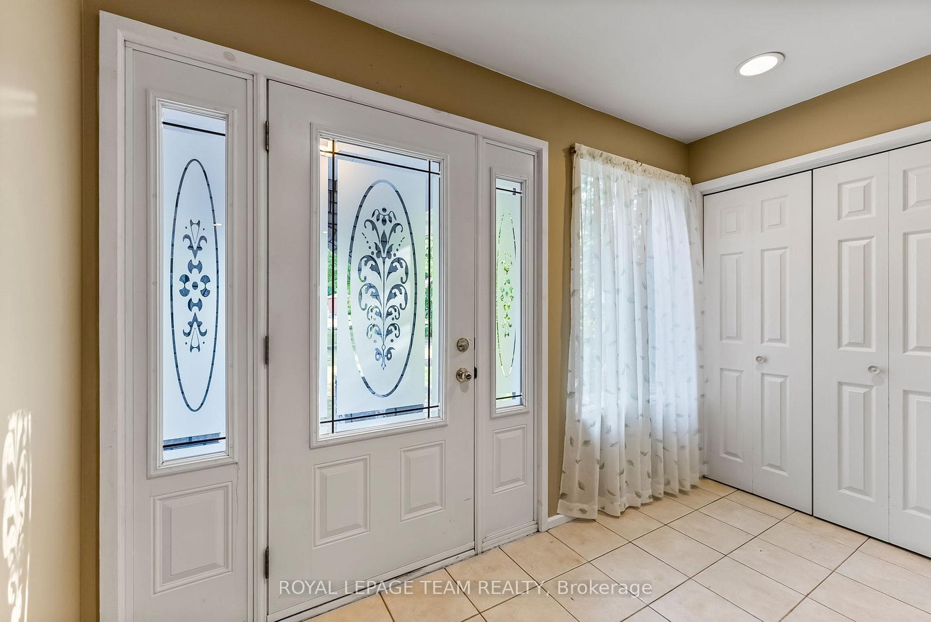 1349 Victoria Street photo 7