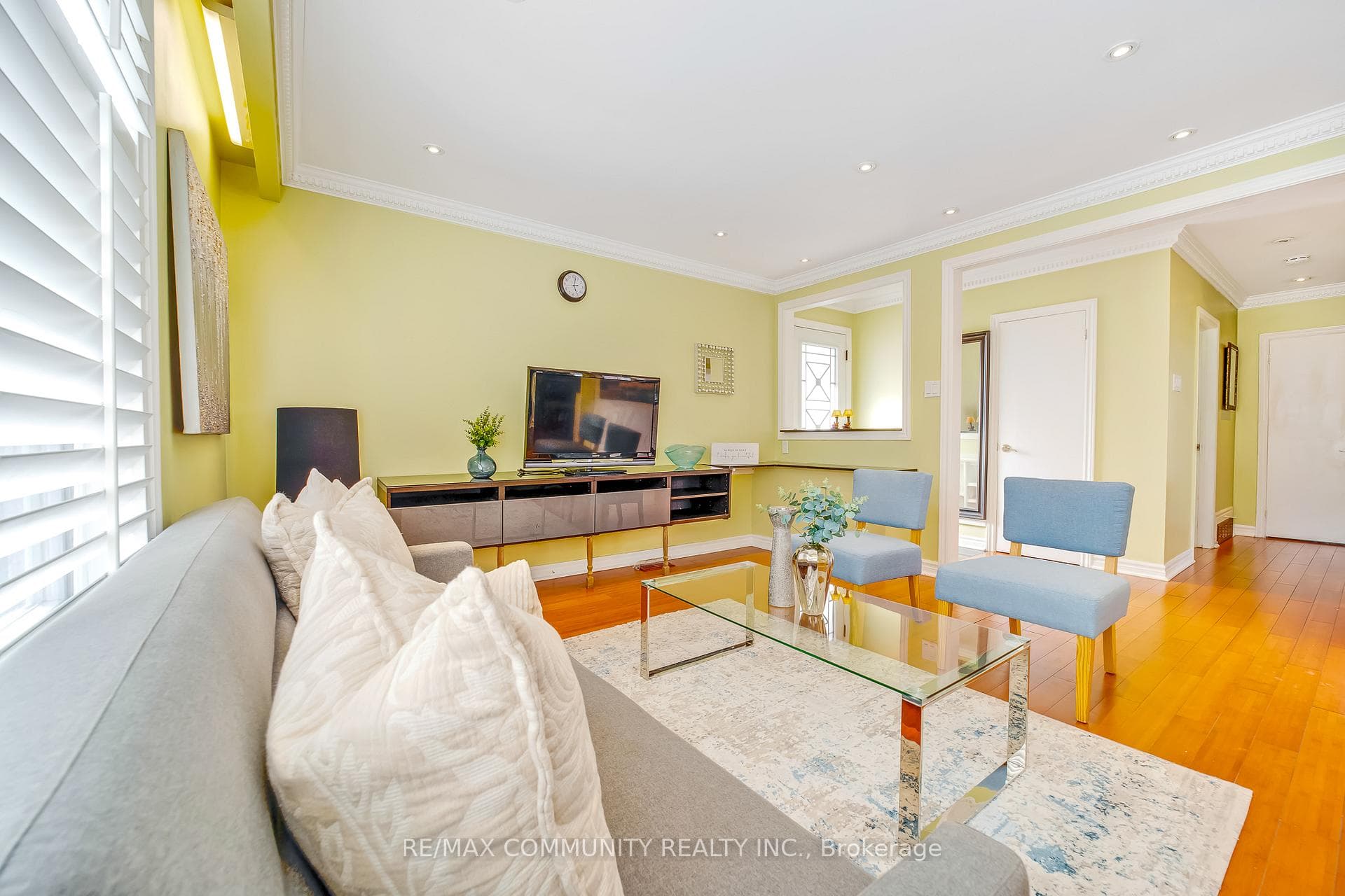 24 Hurley Crescent photo 9