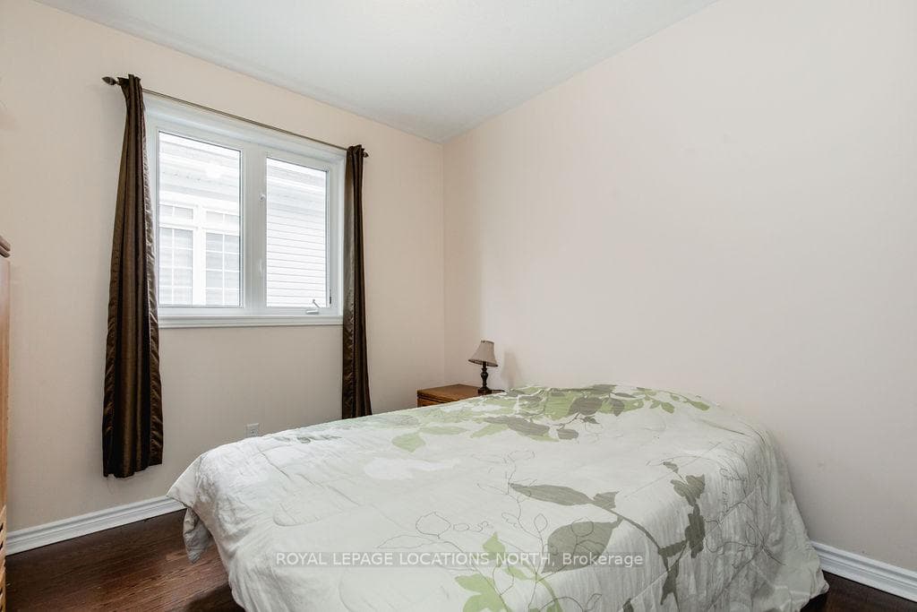 33 Grand Poplar Lane photo 6
