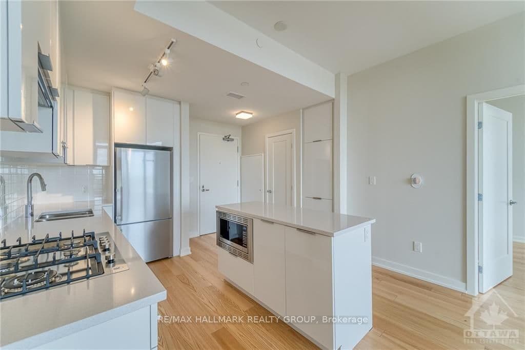 570 DE MAZENOD Avenue Unit 606 photo 7