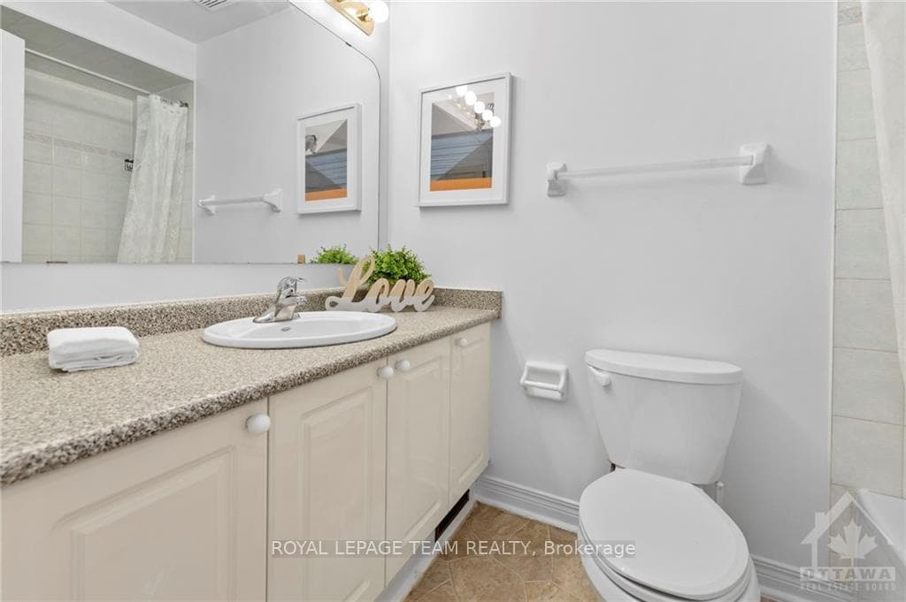1565 MARLEY Crescent photo 25