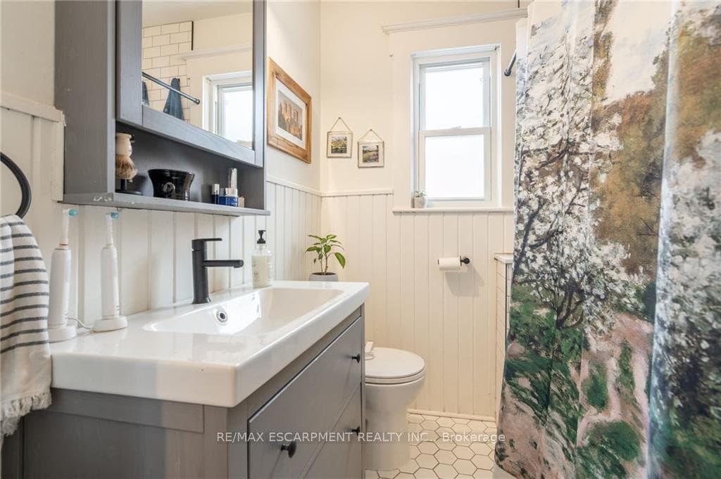 121 Balmoral Avenue photo 23