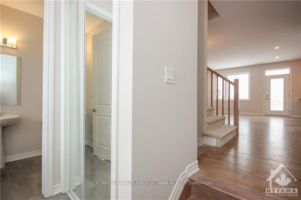 72 FOCALITY Crescent photo 2