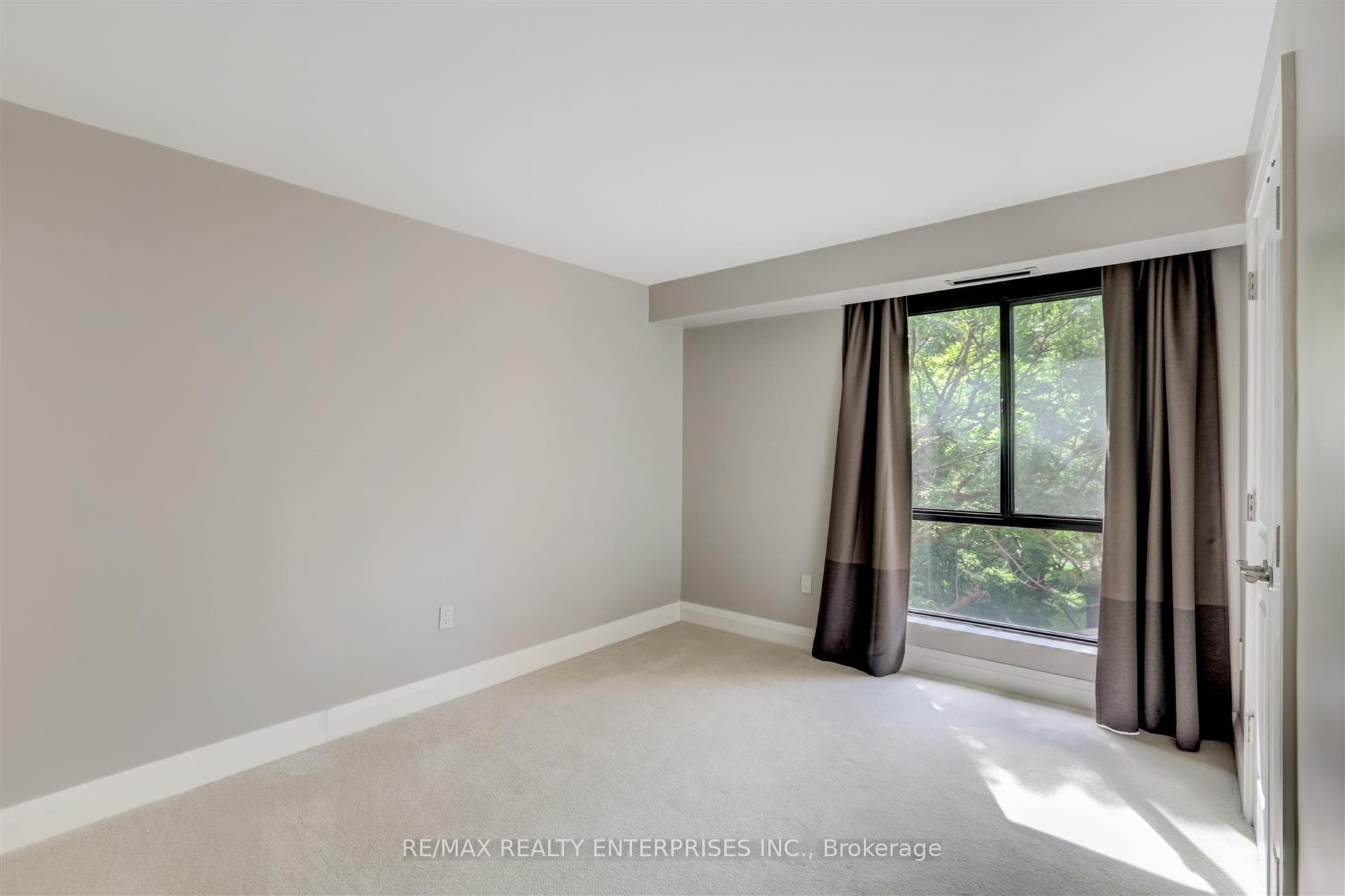 1400 Dixie Road Unit 405 photo 36