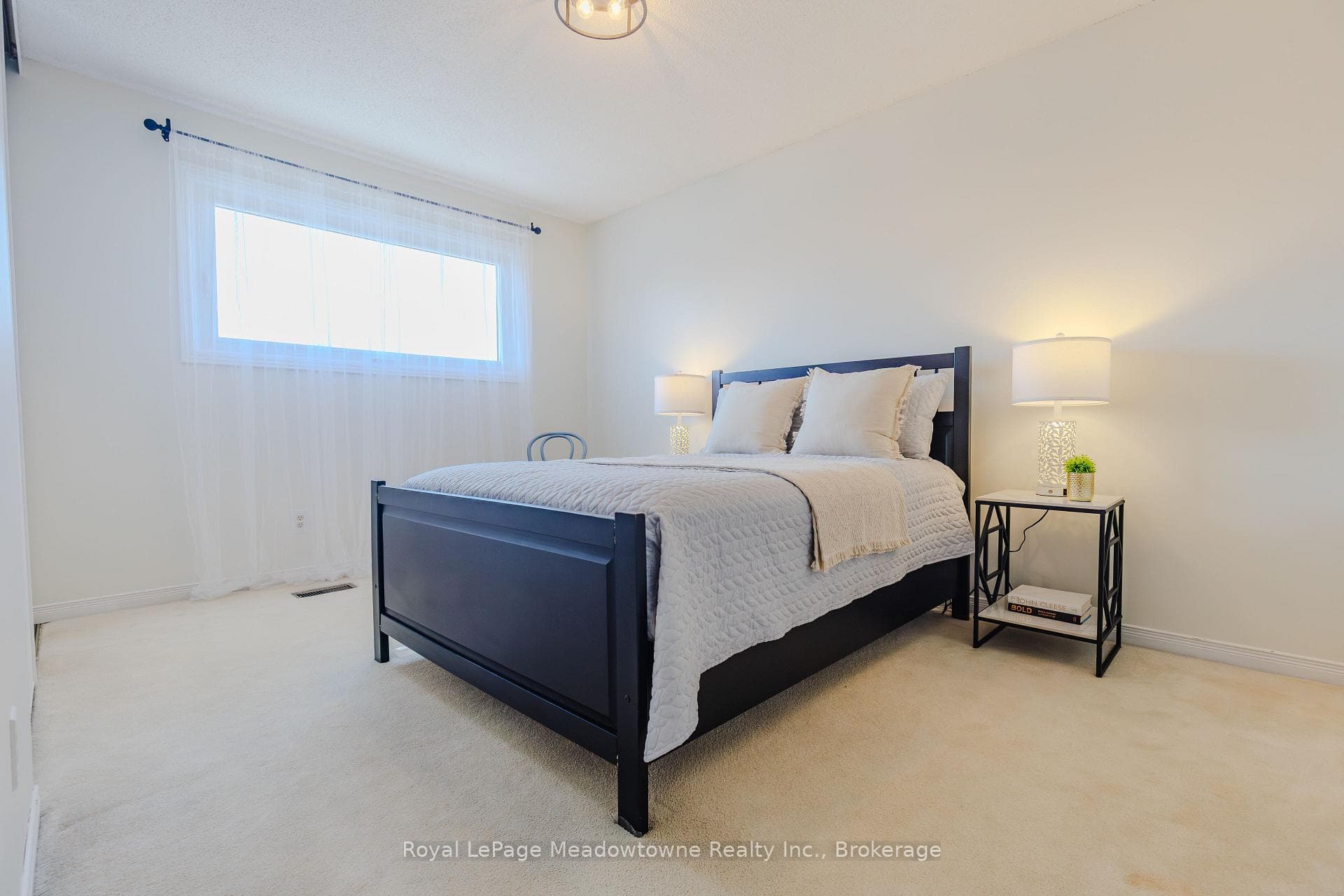 602 Hawthorne Crescent photo 43
