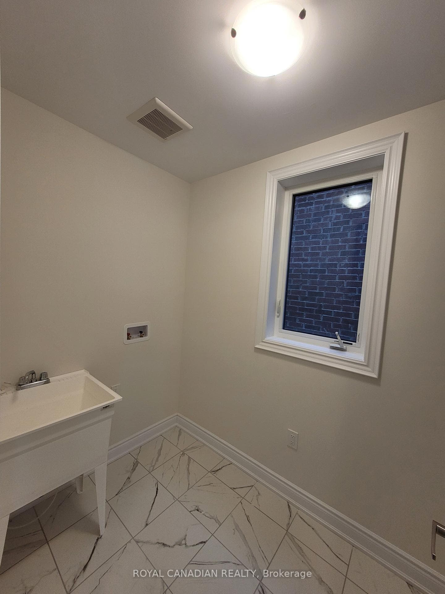 232 Wilmot Road photo 6