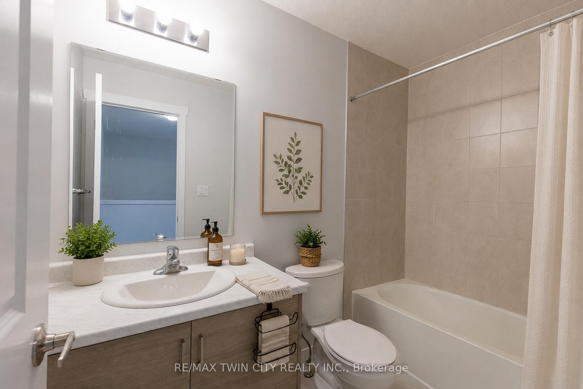 77 Wilkinson Avenue photo 6