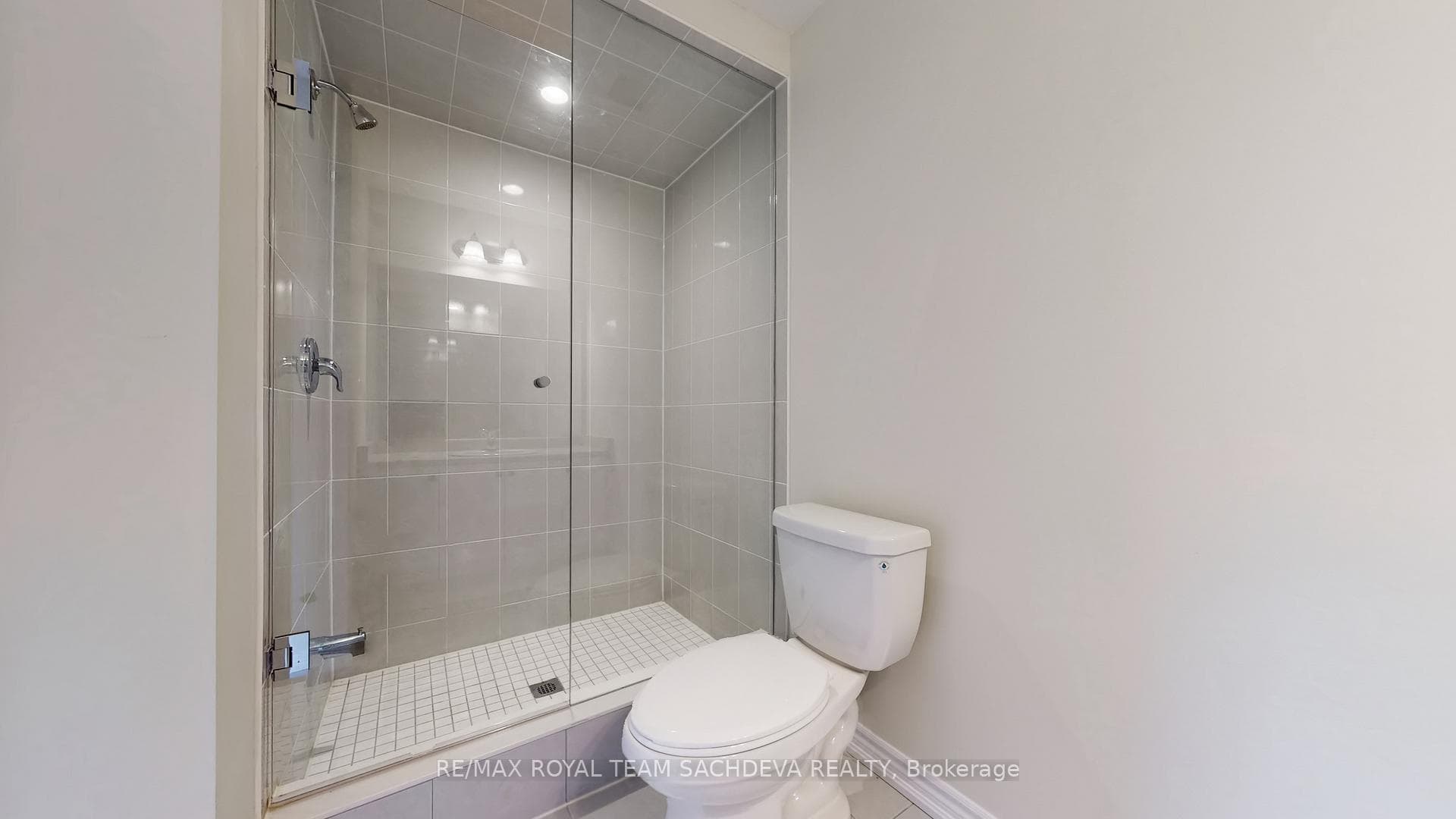 2 Malone Lane photo 23