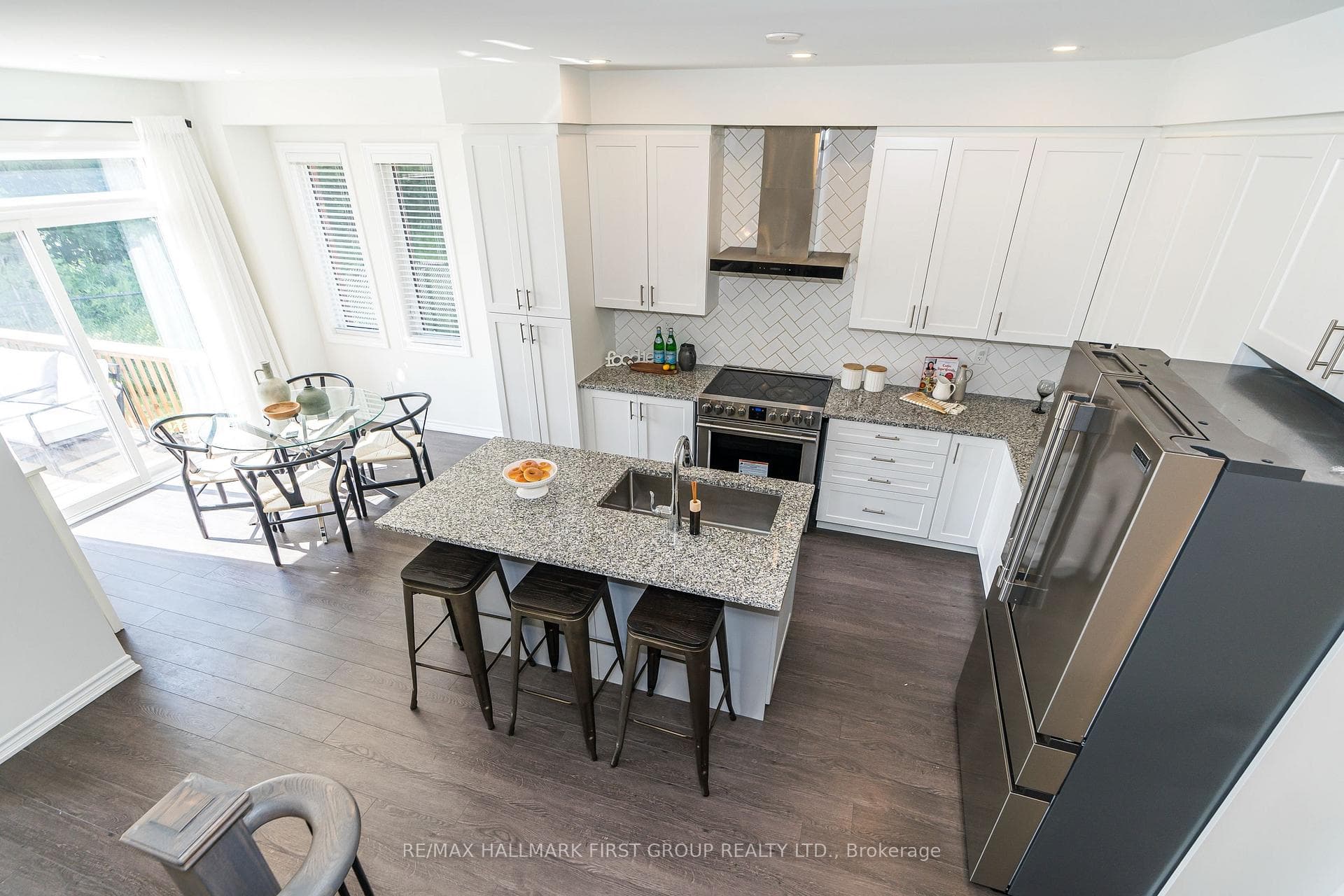 95 Hickling Lane photo 6