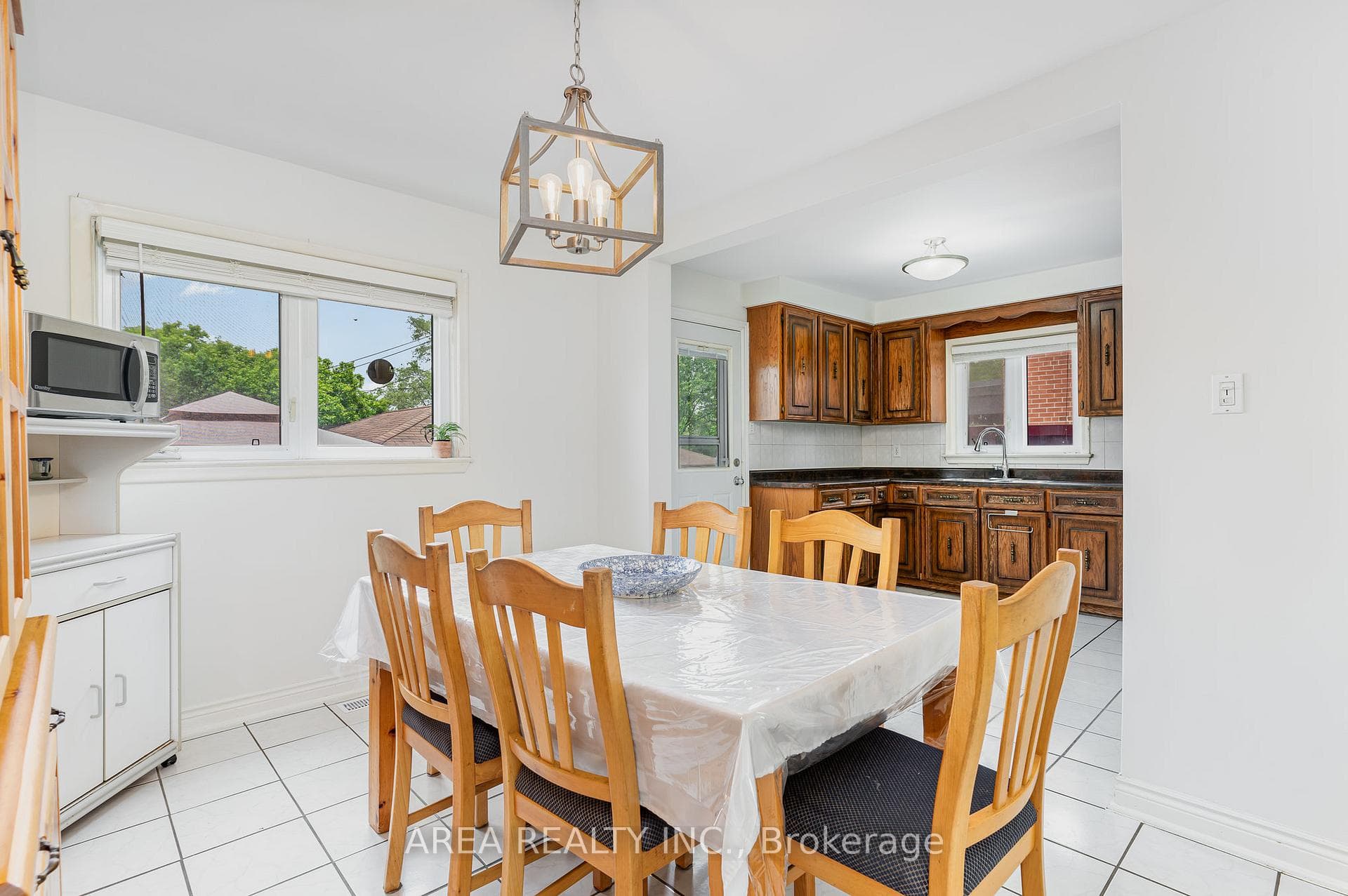 86 Cayuga Avenue photo 7
