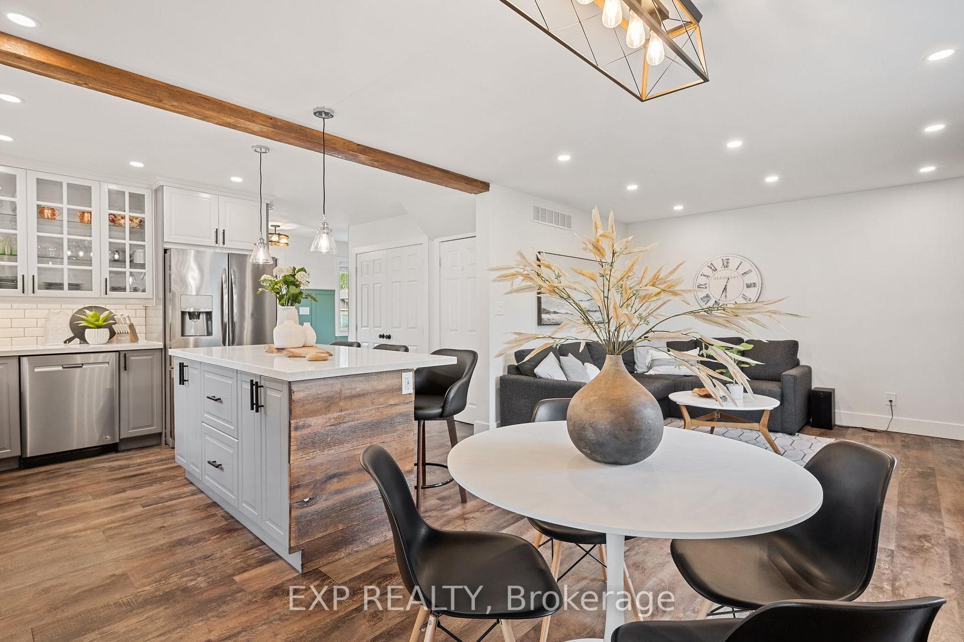 334 Hollywood Drive photo 5