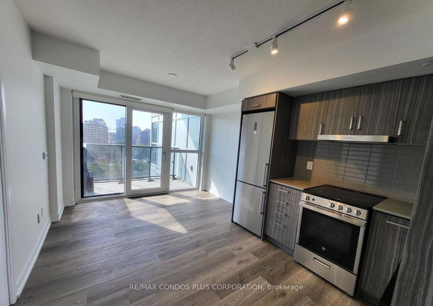 219 Dundas Street Unit 1212 photo 4