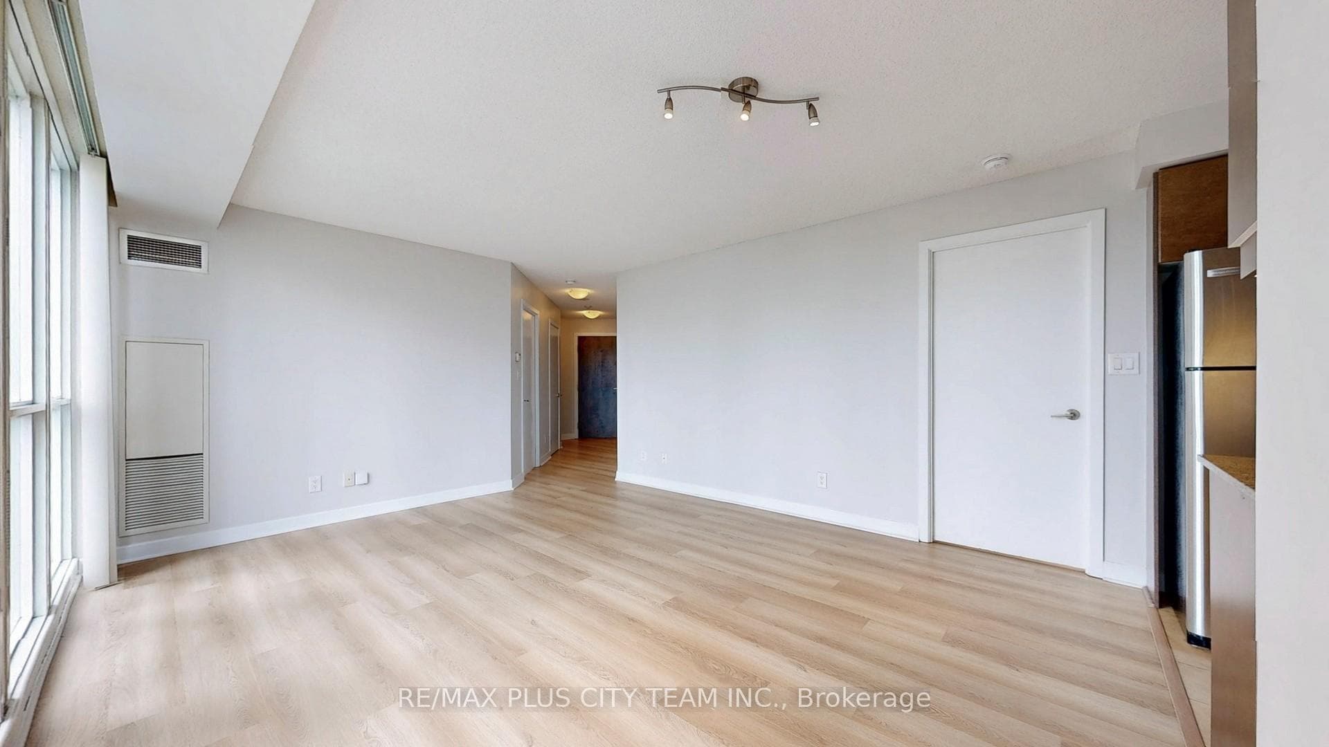 18 Harbour Street Unit 1305 photo 5