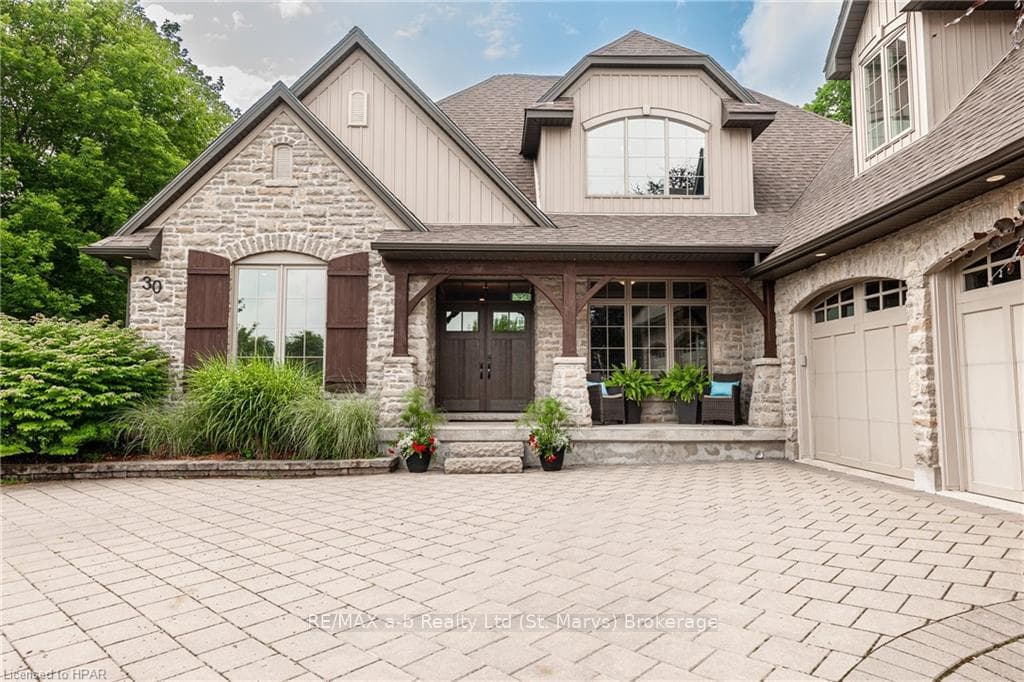 30 TRILLIUM Crescent photo 2