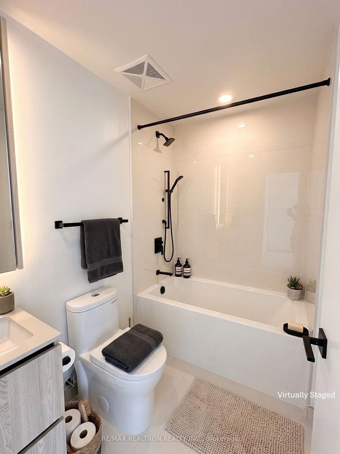 699 Sheppard Avenue Unit 606 photo 9