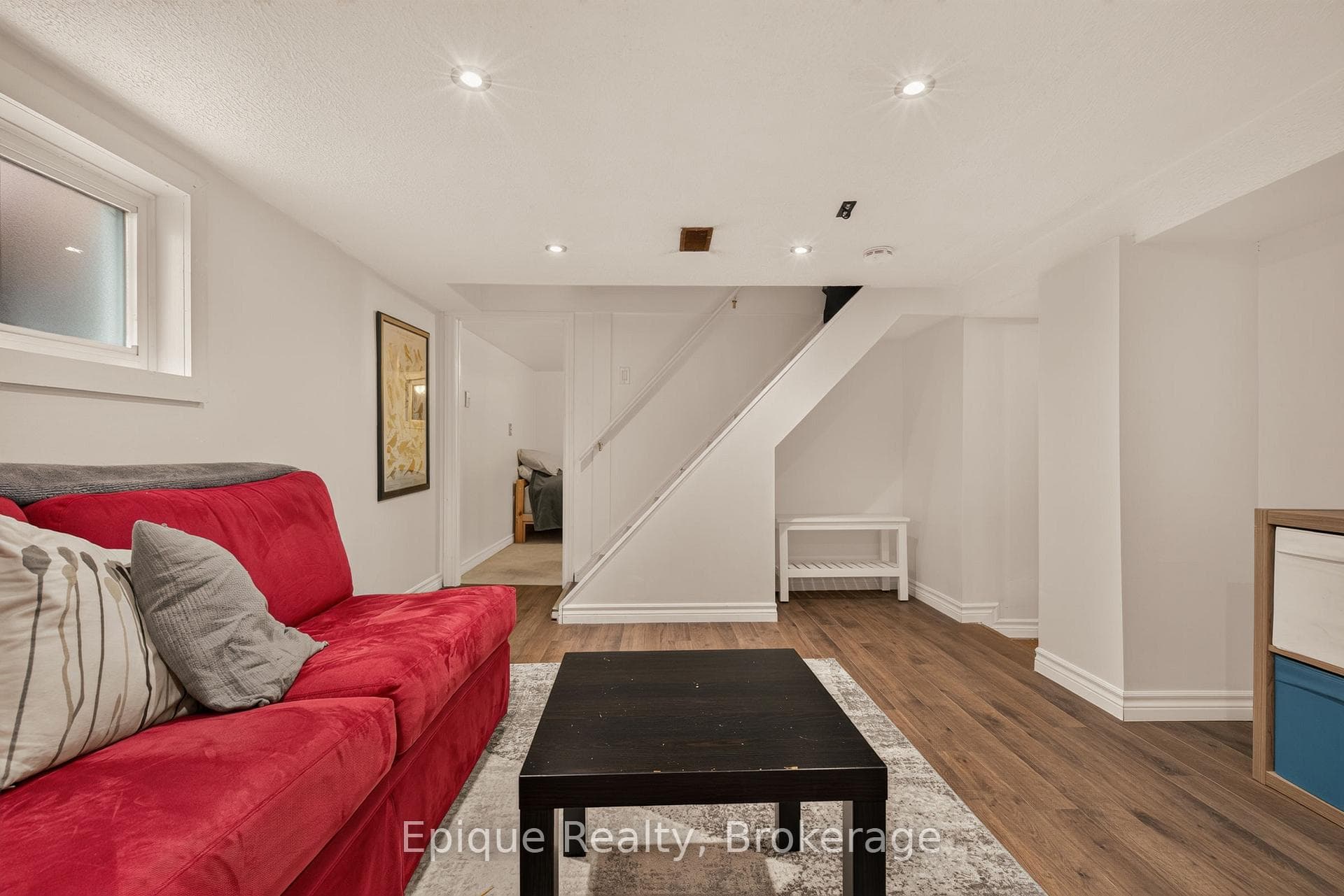 93 Graham Avenue photo 27