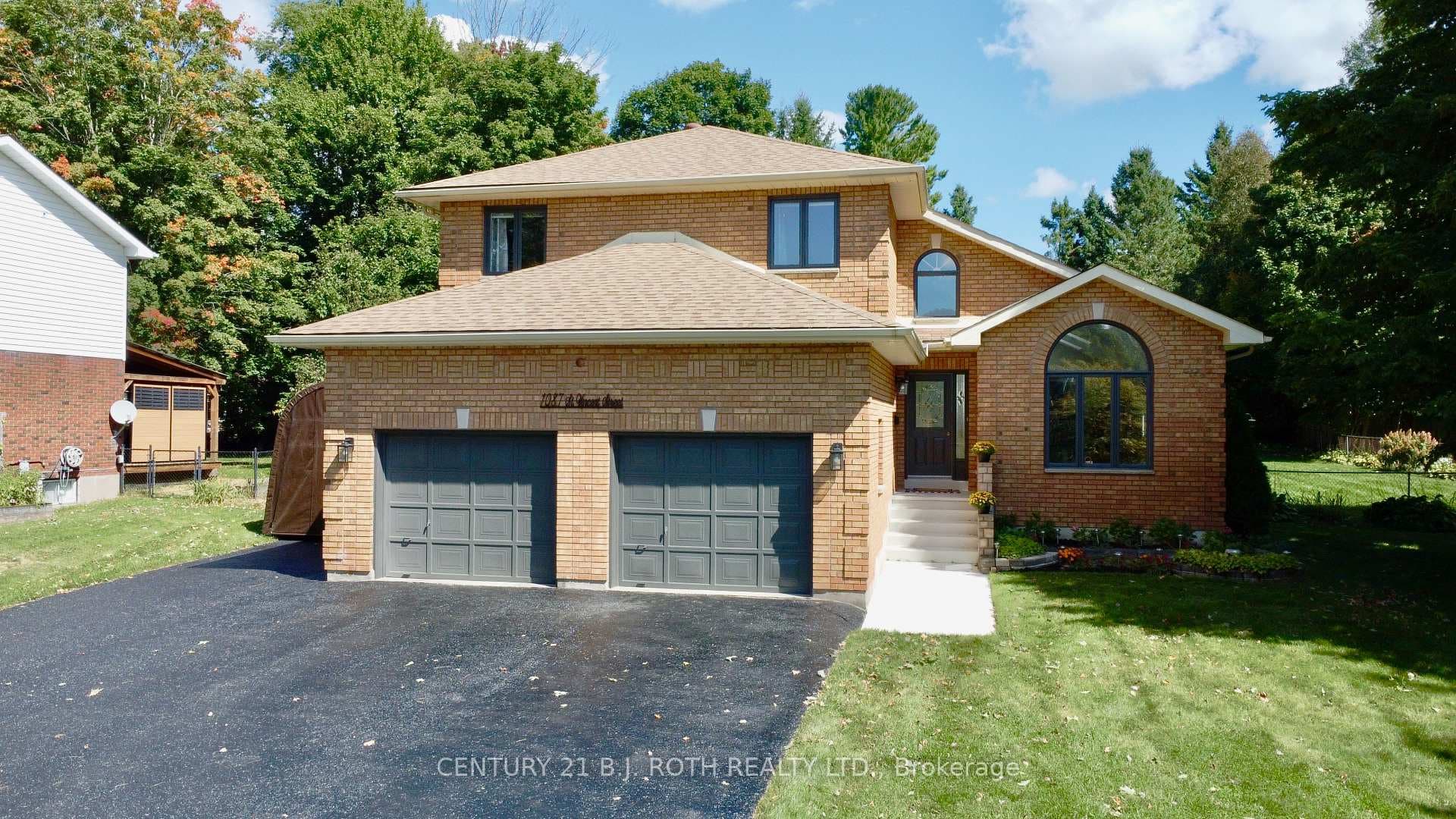 Welcome to 1087 St. Vincent Street, Midhurst.