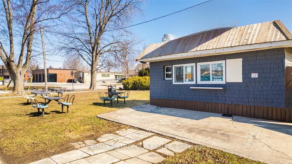1522 St Clair Parkway photo 4