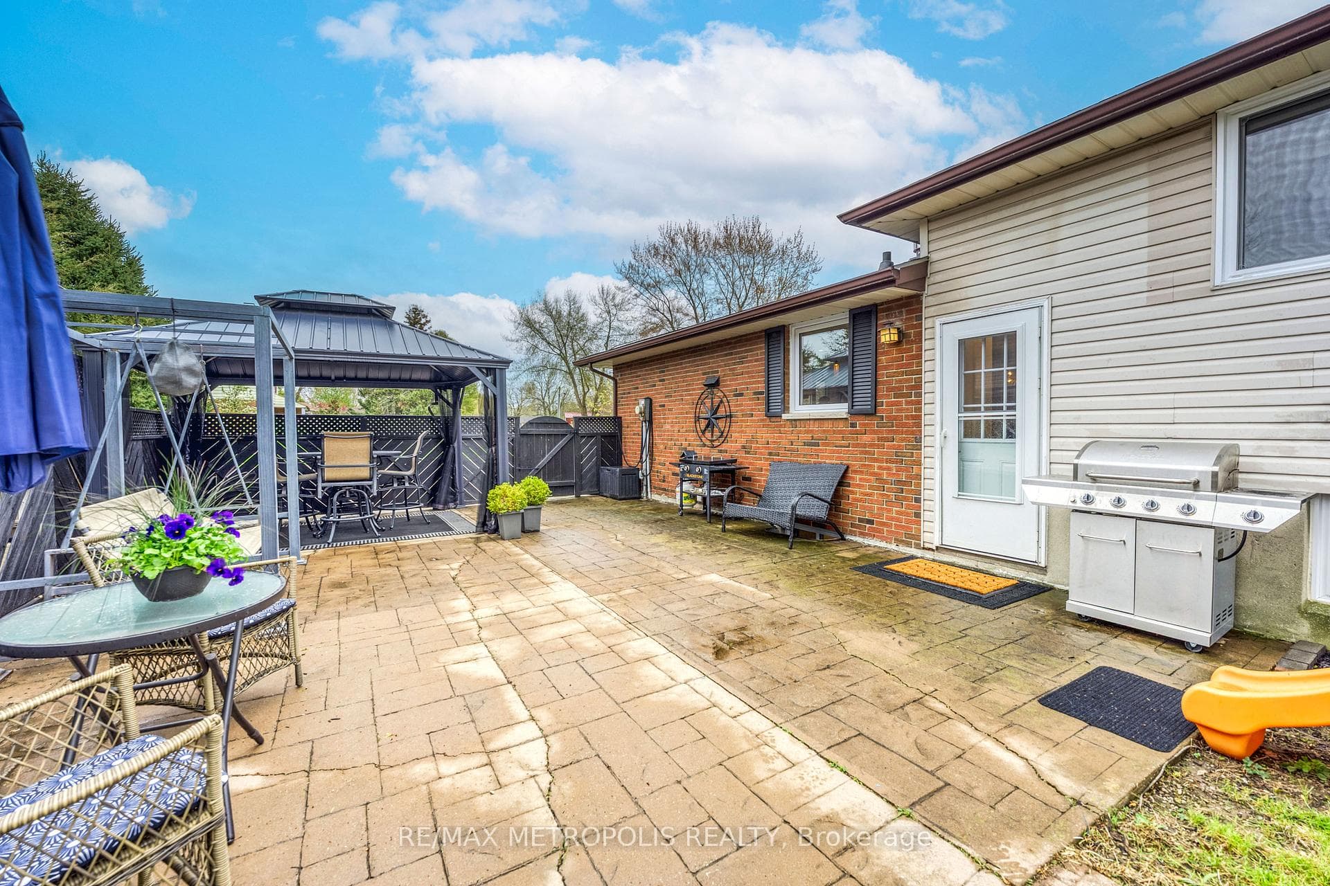 485 Bentinck Drive photo 33