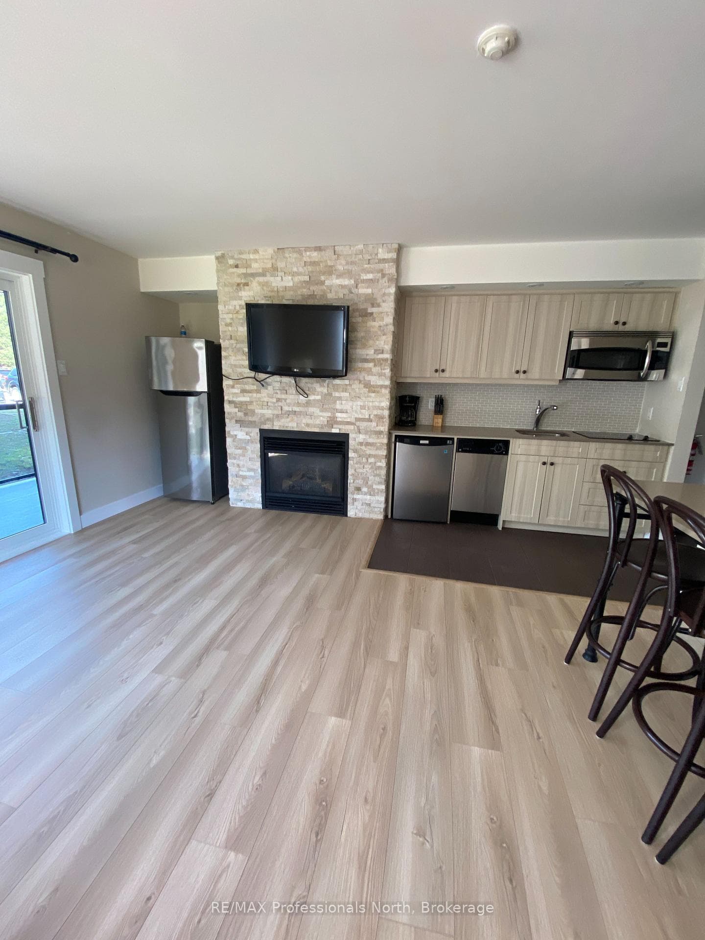 1235 Deerhurst Drive Unit 54-107 photo 8