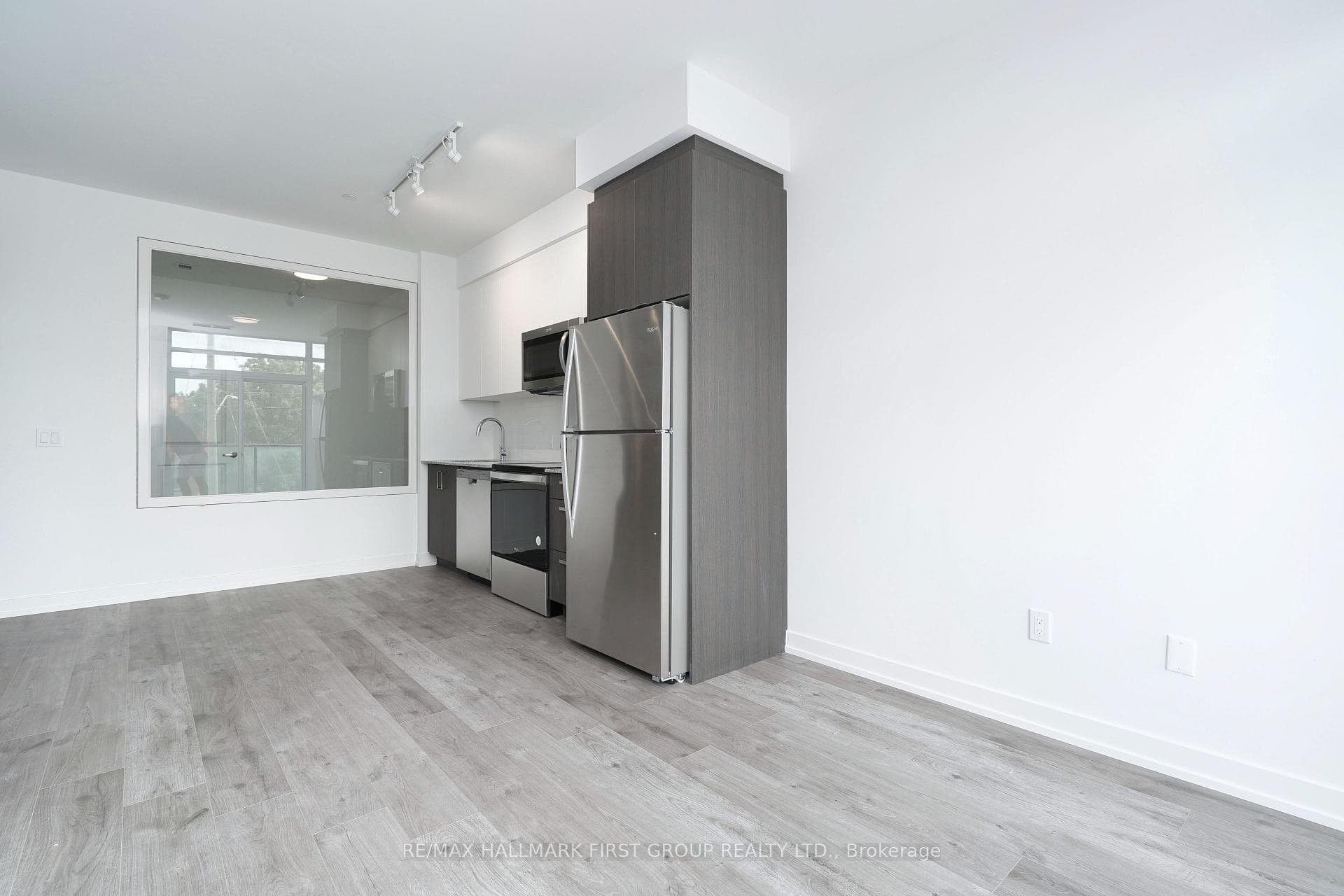 1010 Dundas Street Unit 216 photo 9